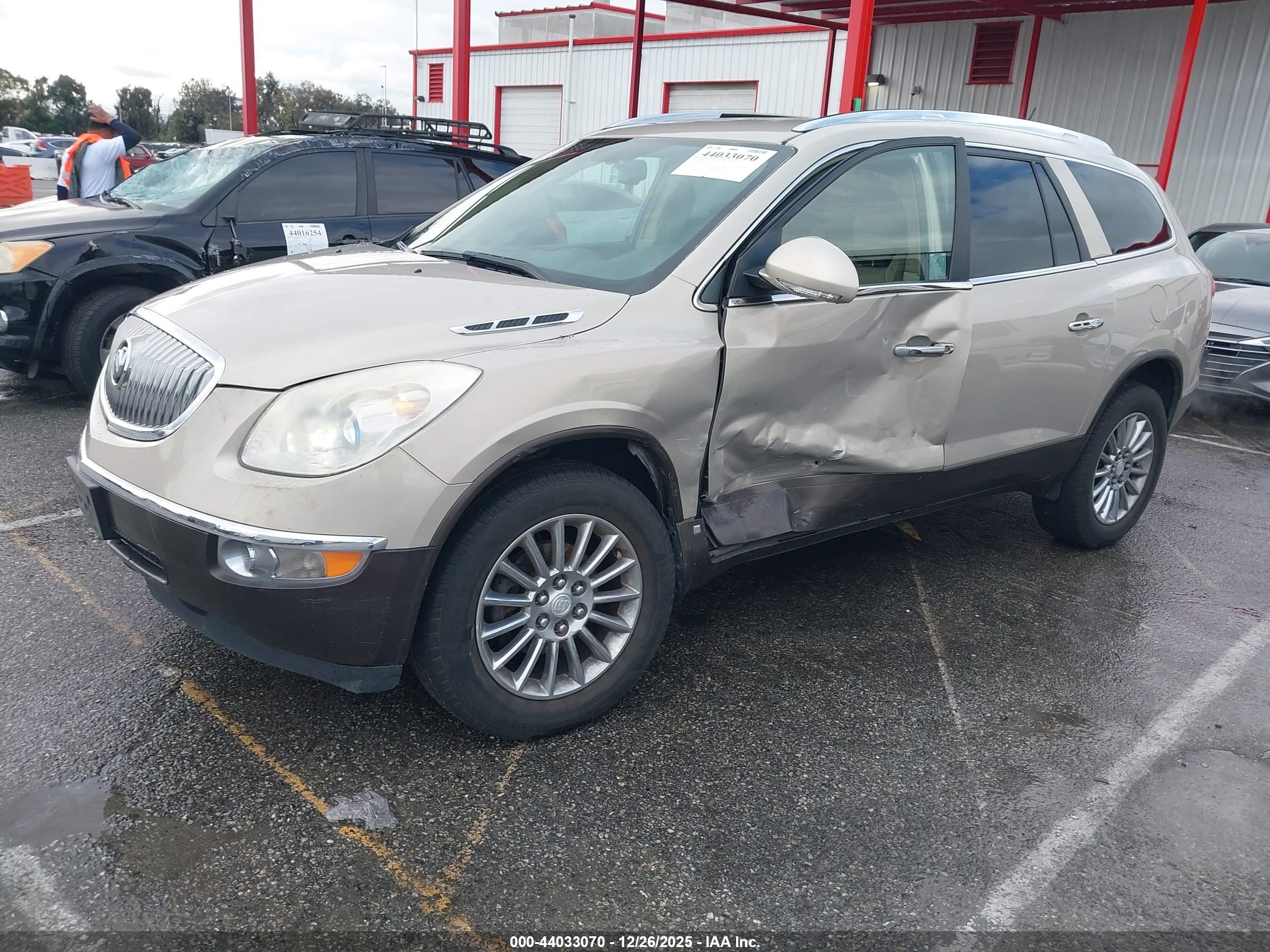 BUICK ENCLAVE image 2
