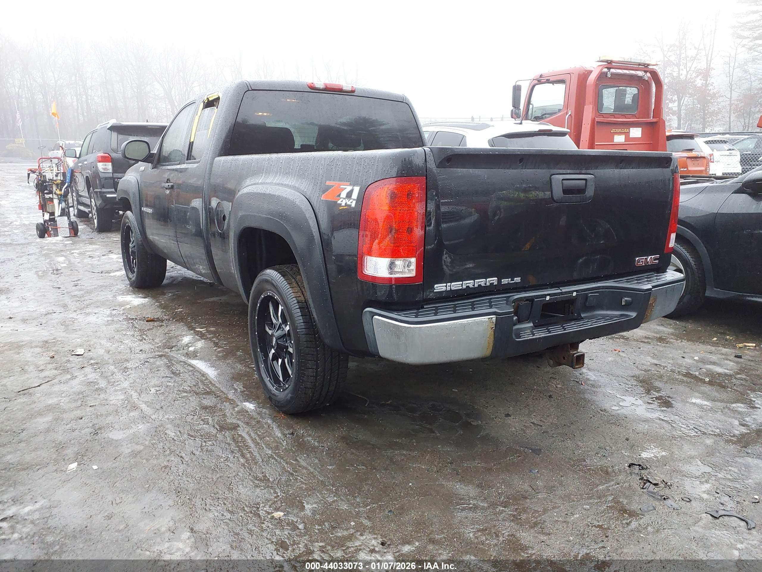 GMC SIERRA image 3