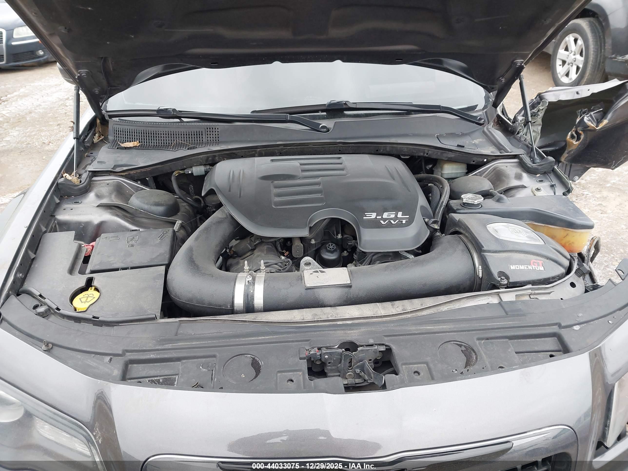 CHRYSLER 300 image 10