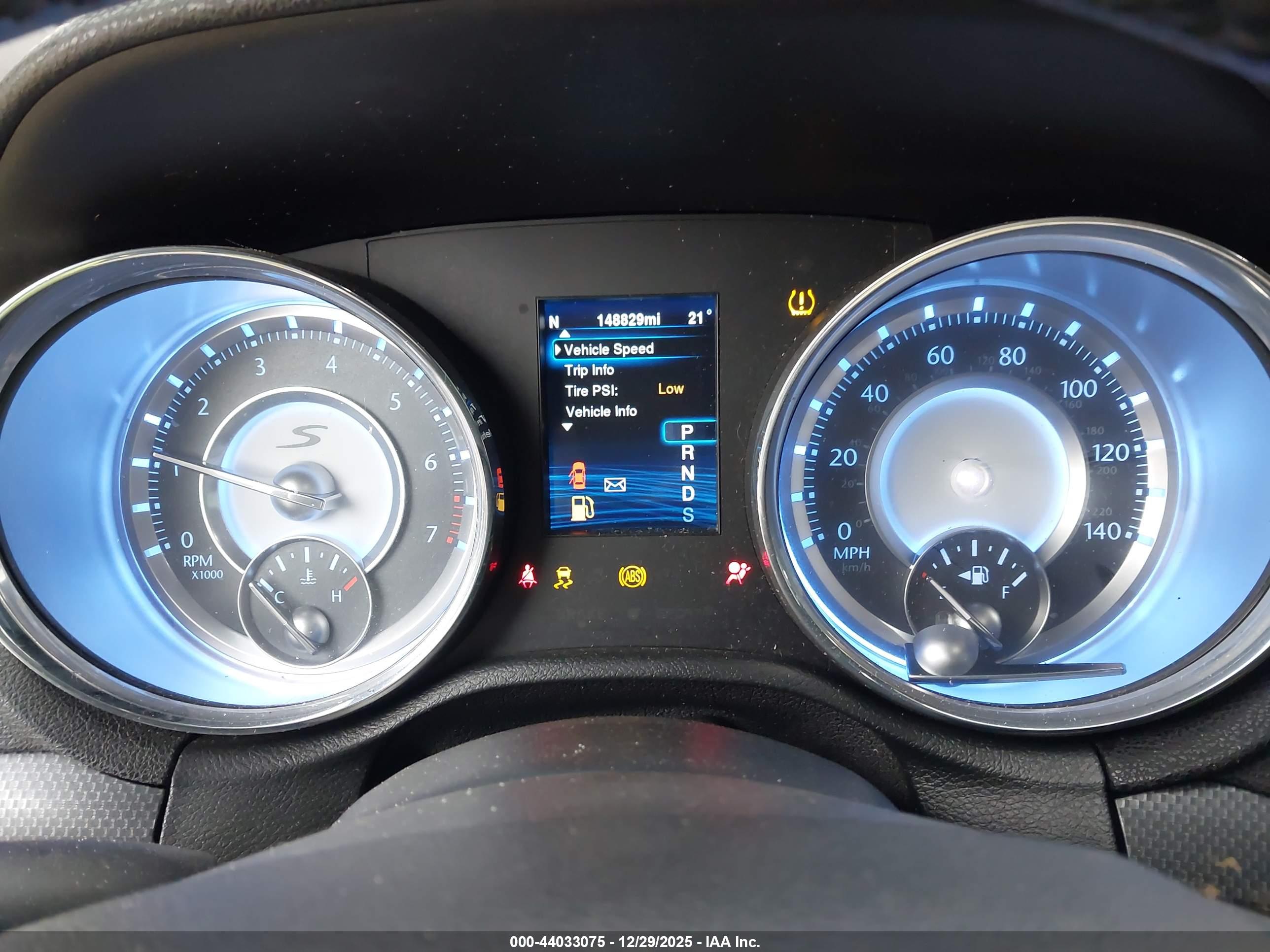 CHRYSLER 300 image 7