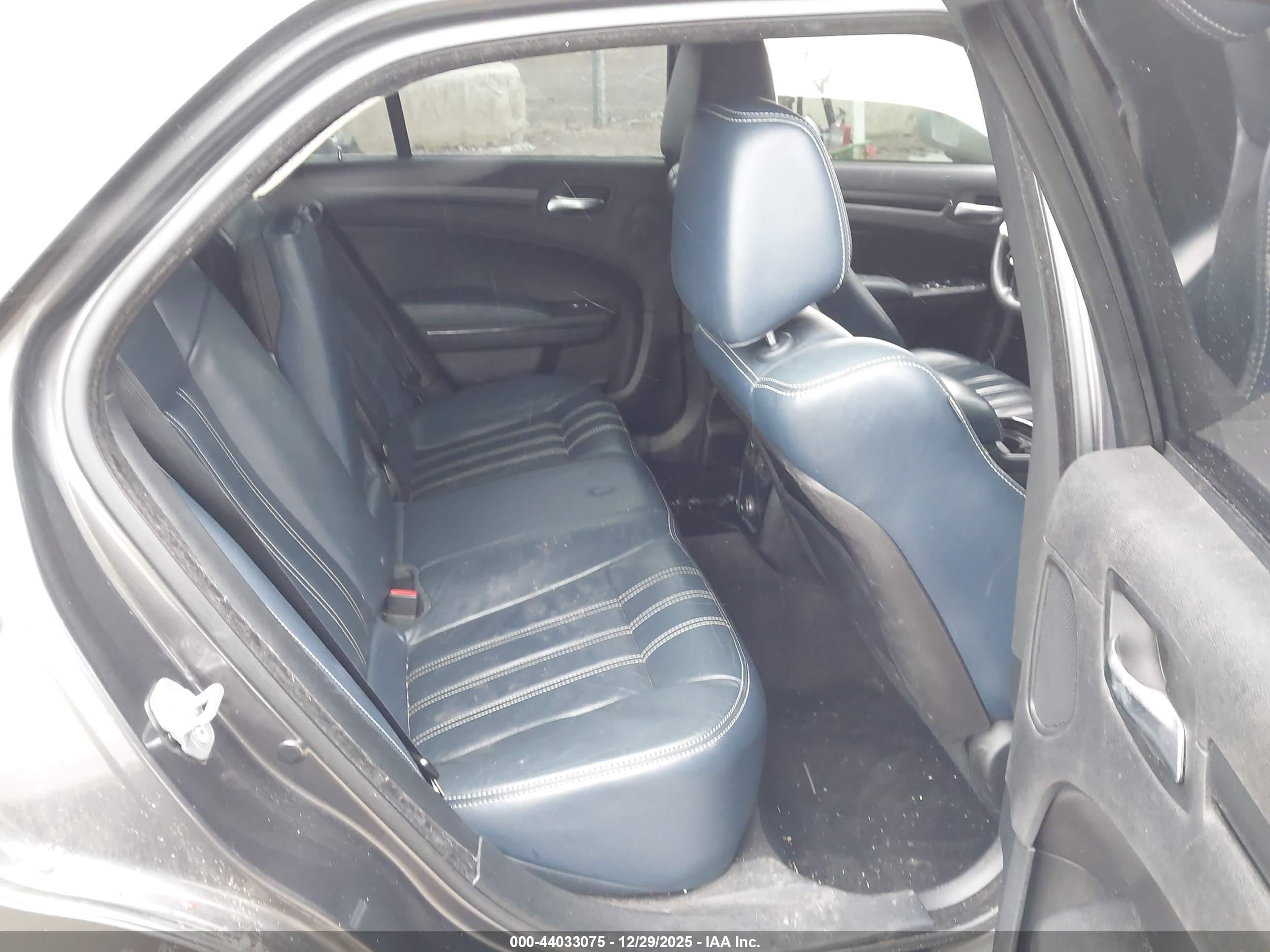 CHRYSLER 300 image 8
