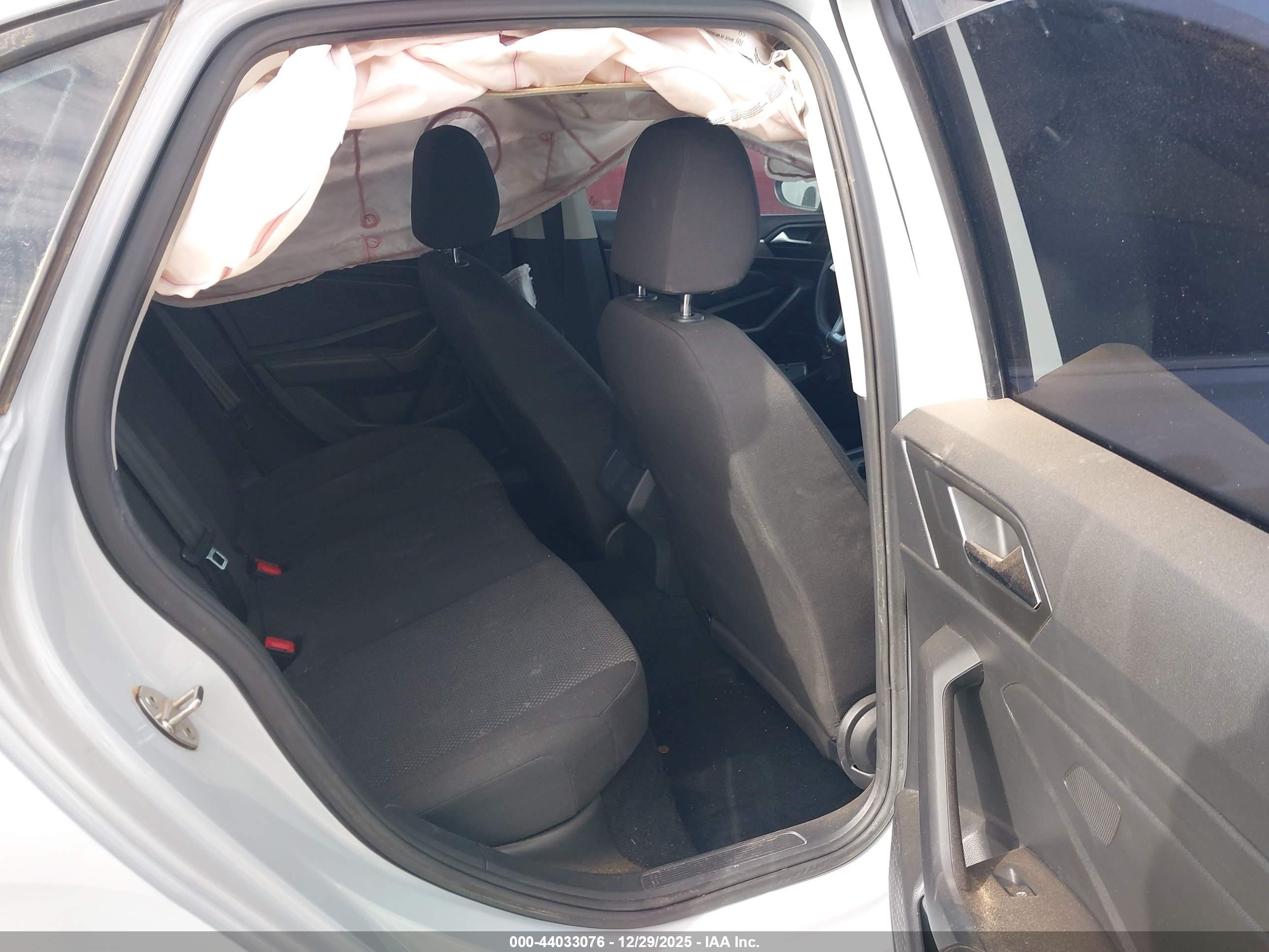 VOLKSWAGEN JETTA image 8