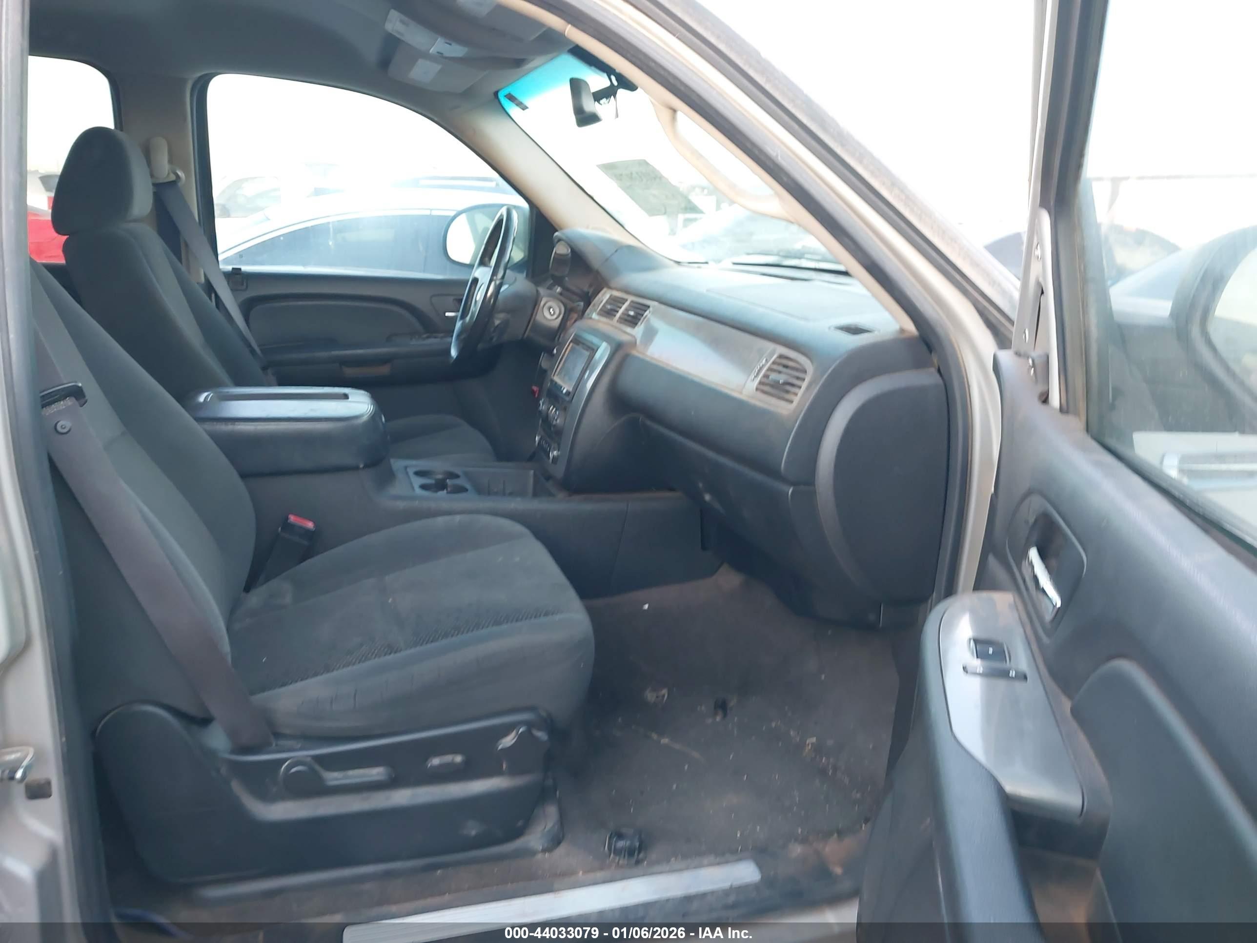 CHEVROLET TAHOE image 5