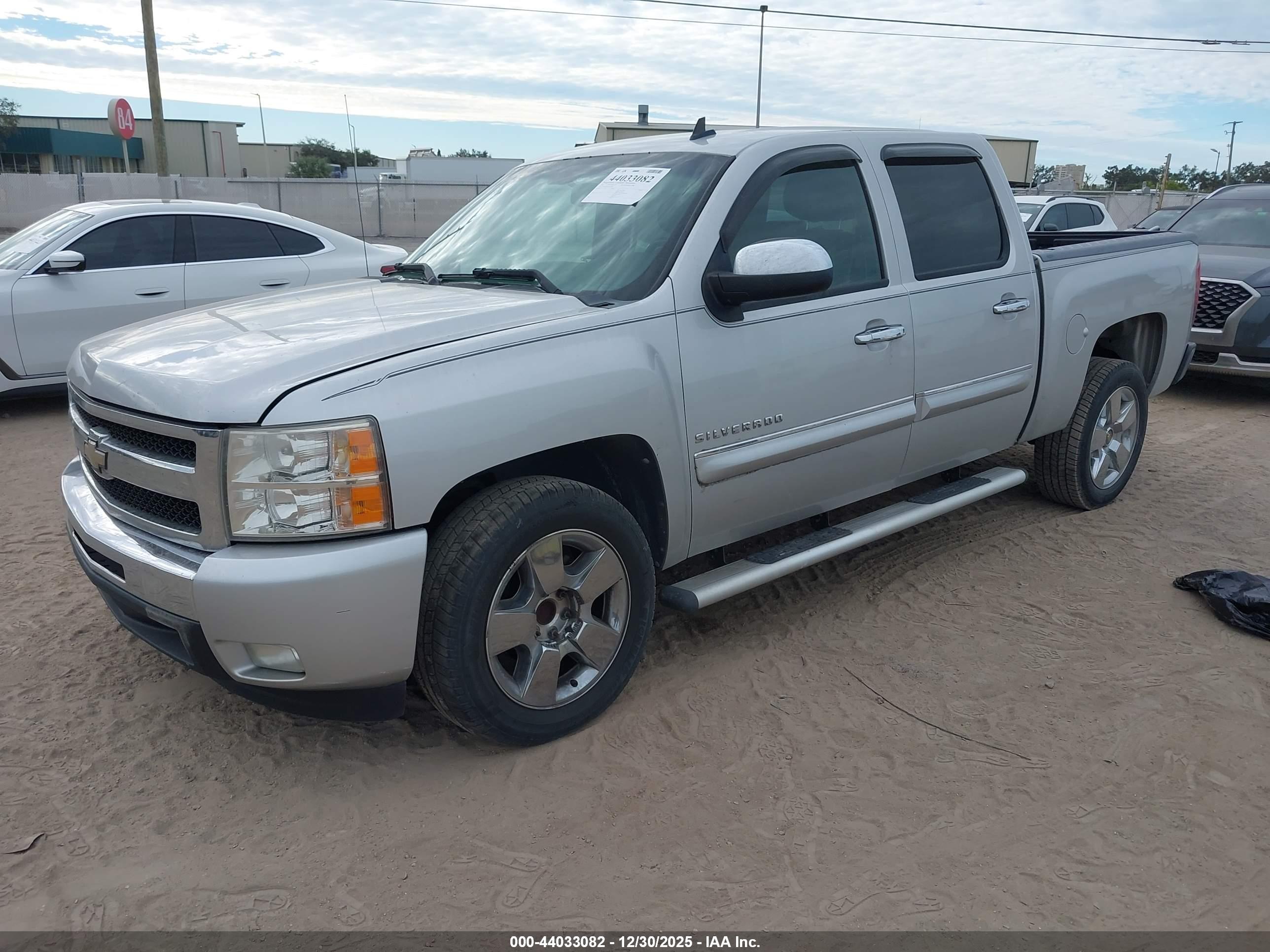 CHEVROLET SILVERADO image 2