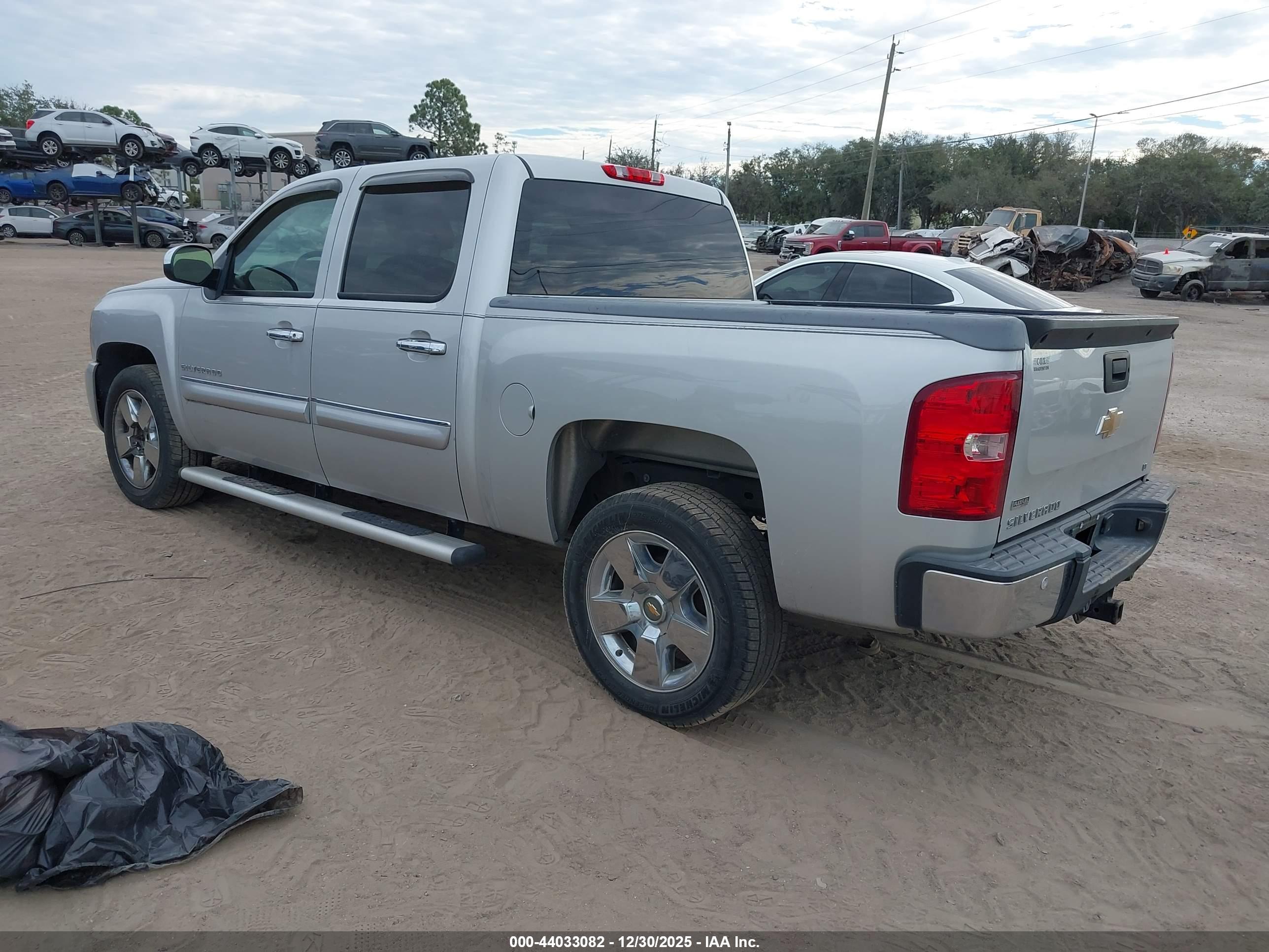 CHEVROLET SILVERADO image 3