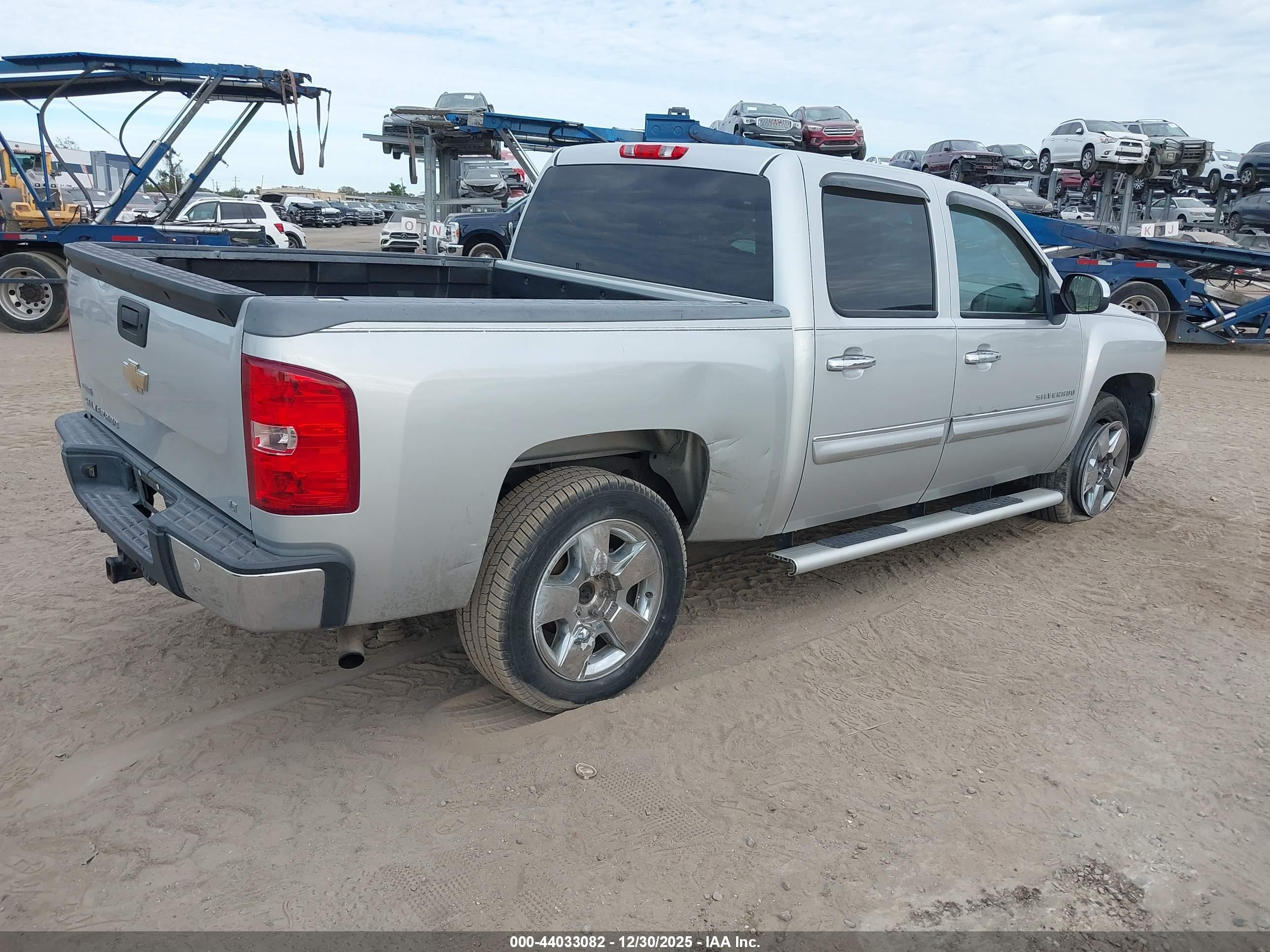 CHEVROLET SILVERADO image 4