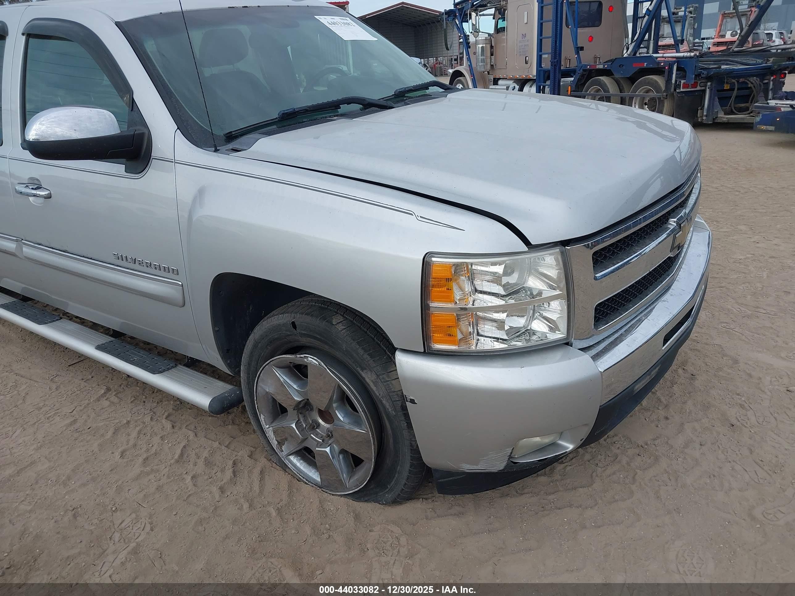 CHEVROLET SILVERADO image 6