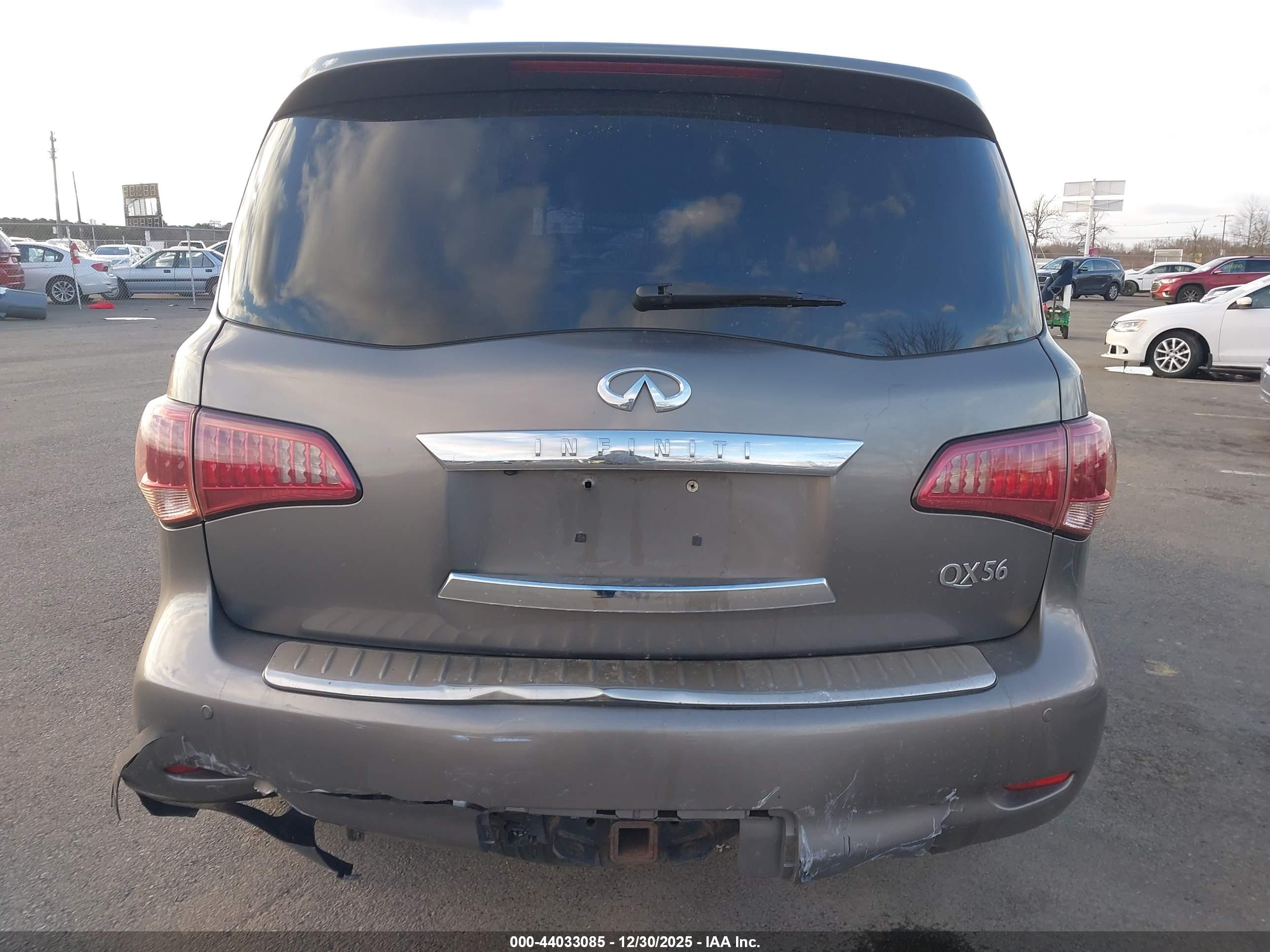 INFINITI QX56 image 6