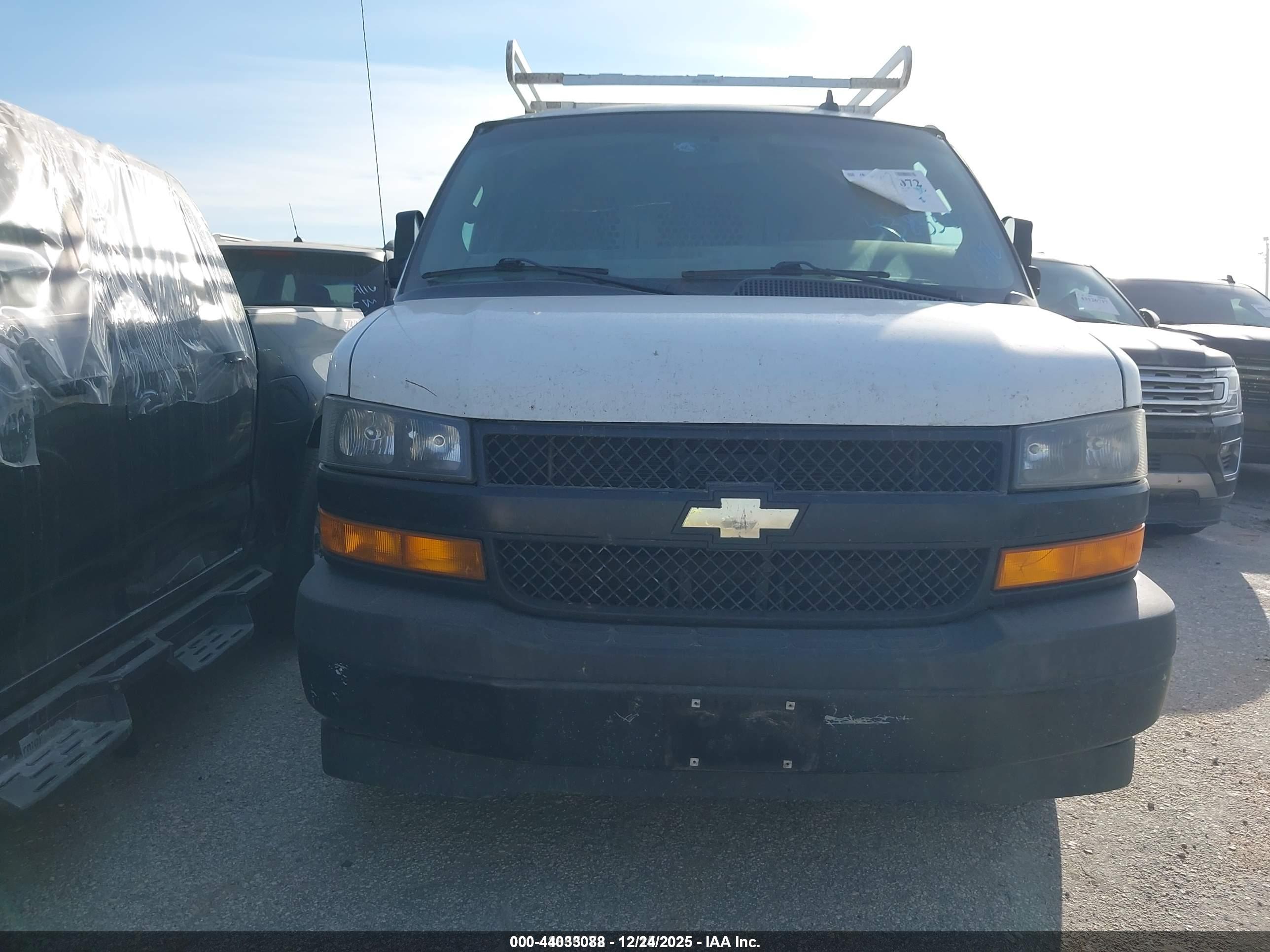 CHEVROLET EXPRESS image 6