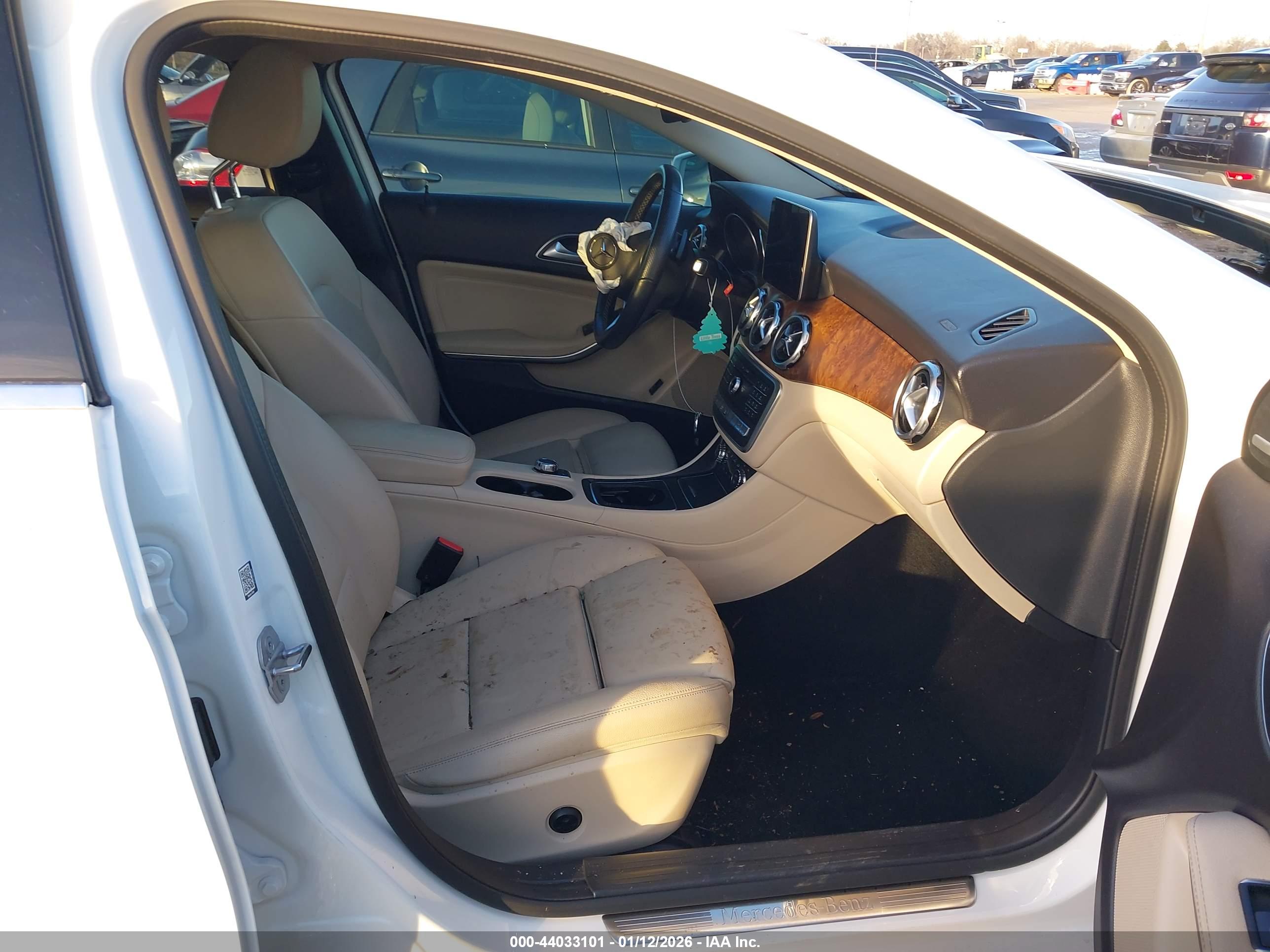 MERCEDES-BENZ GLA image 5