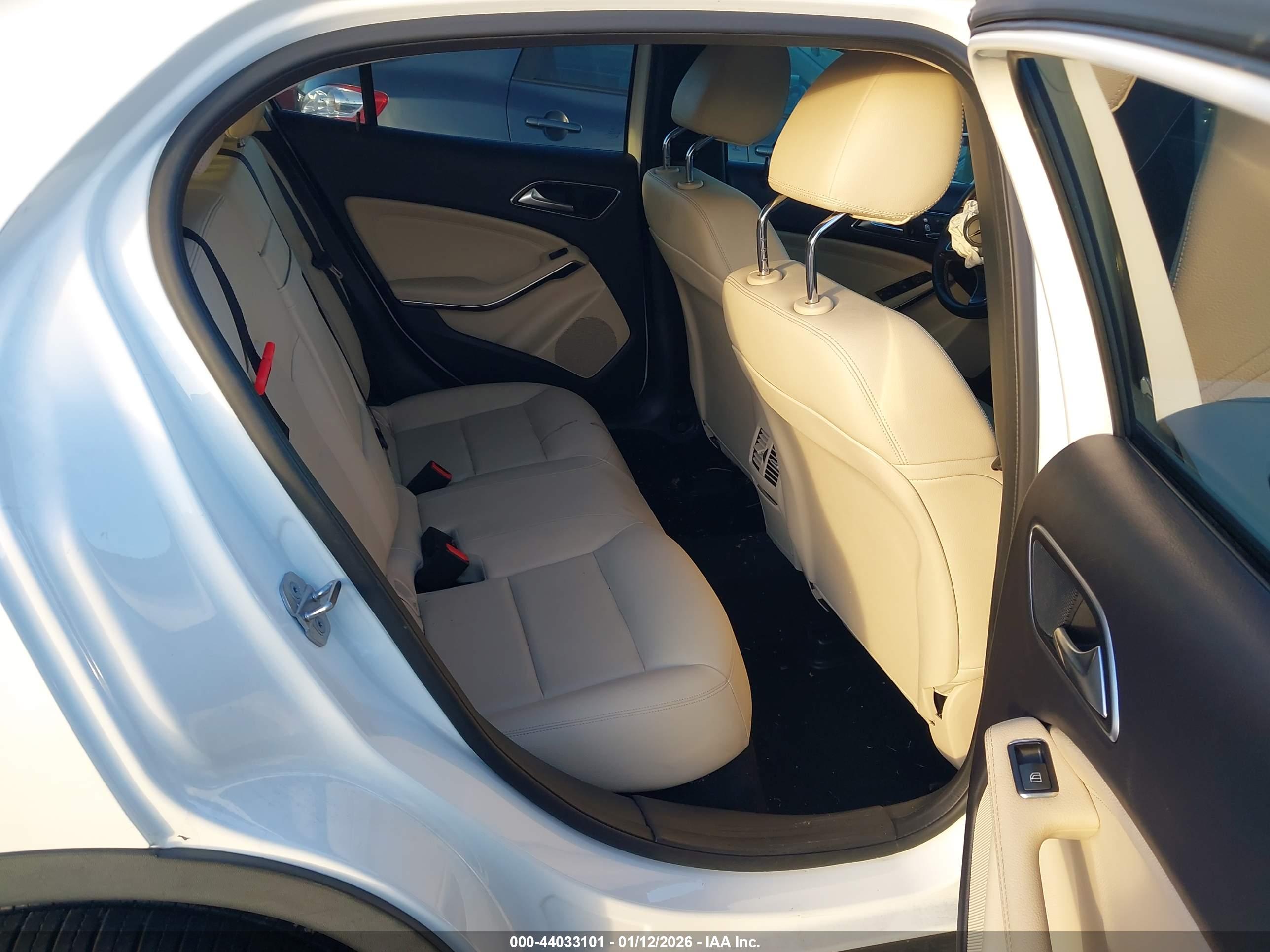 MERCEDES-BENZ GLA image 8