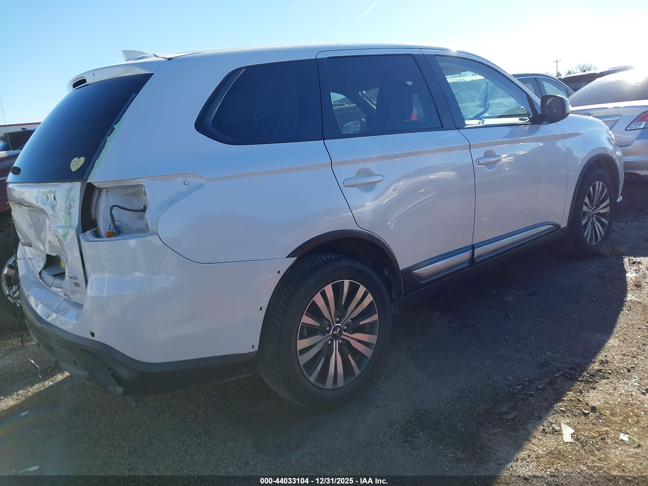 MITSUBISHI OUTLANDER image 4