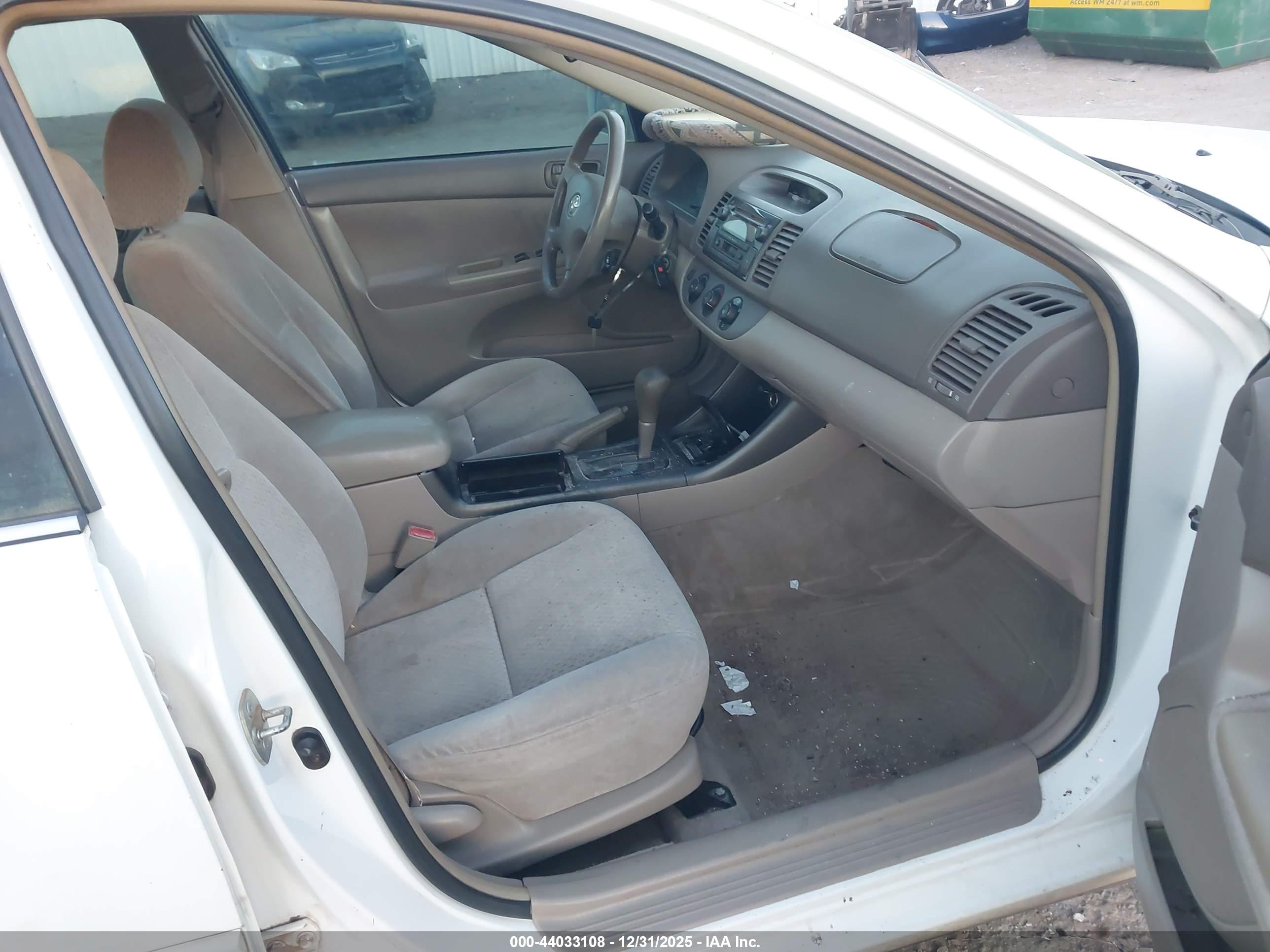TOYOTA CAMRY image 5