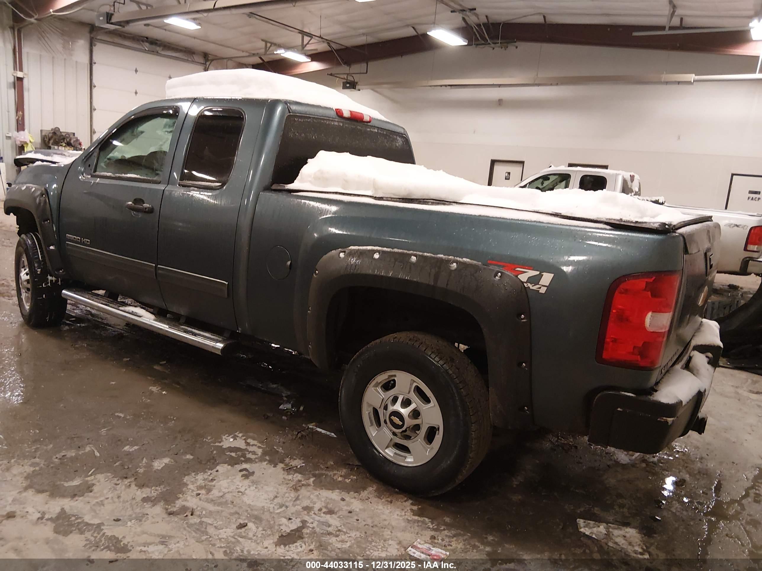 CHEVROLET SILVERADO image 3