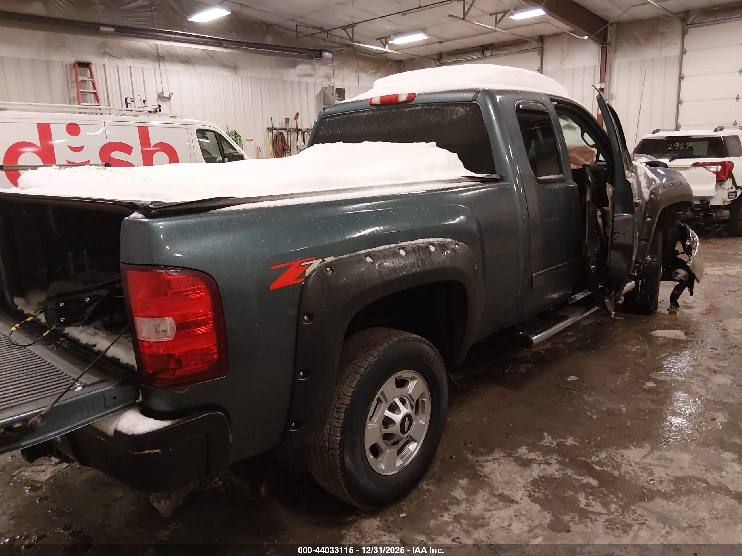 CHEVROLET SILVERADO image 4