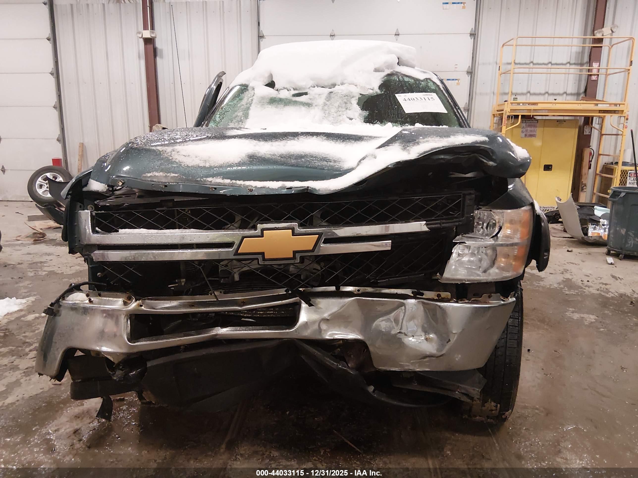 CHEVROLET SILVERADO image 6