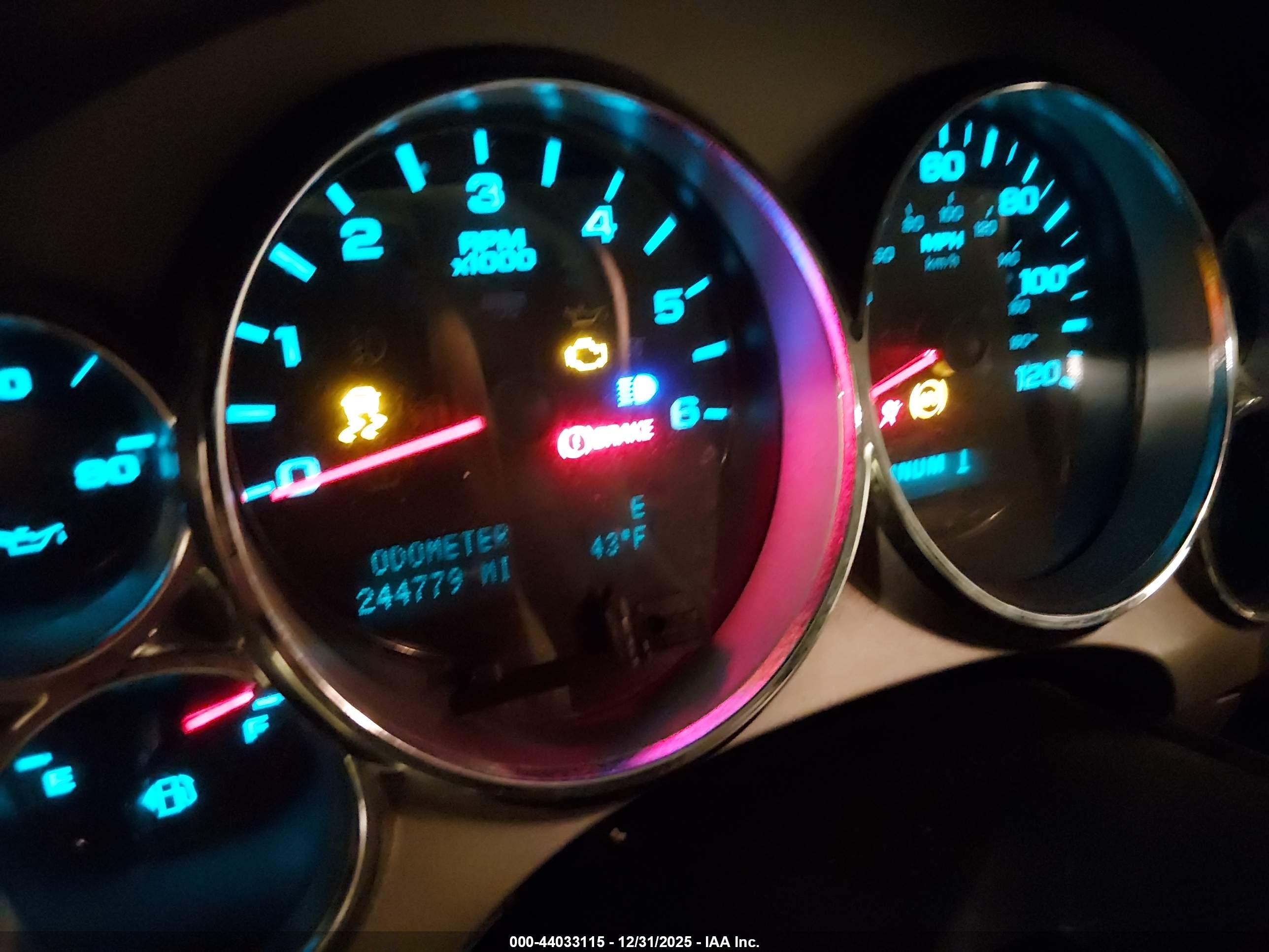 CHEVROLET SILVERADO image 7