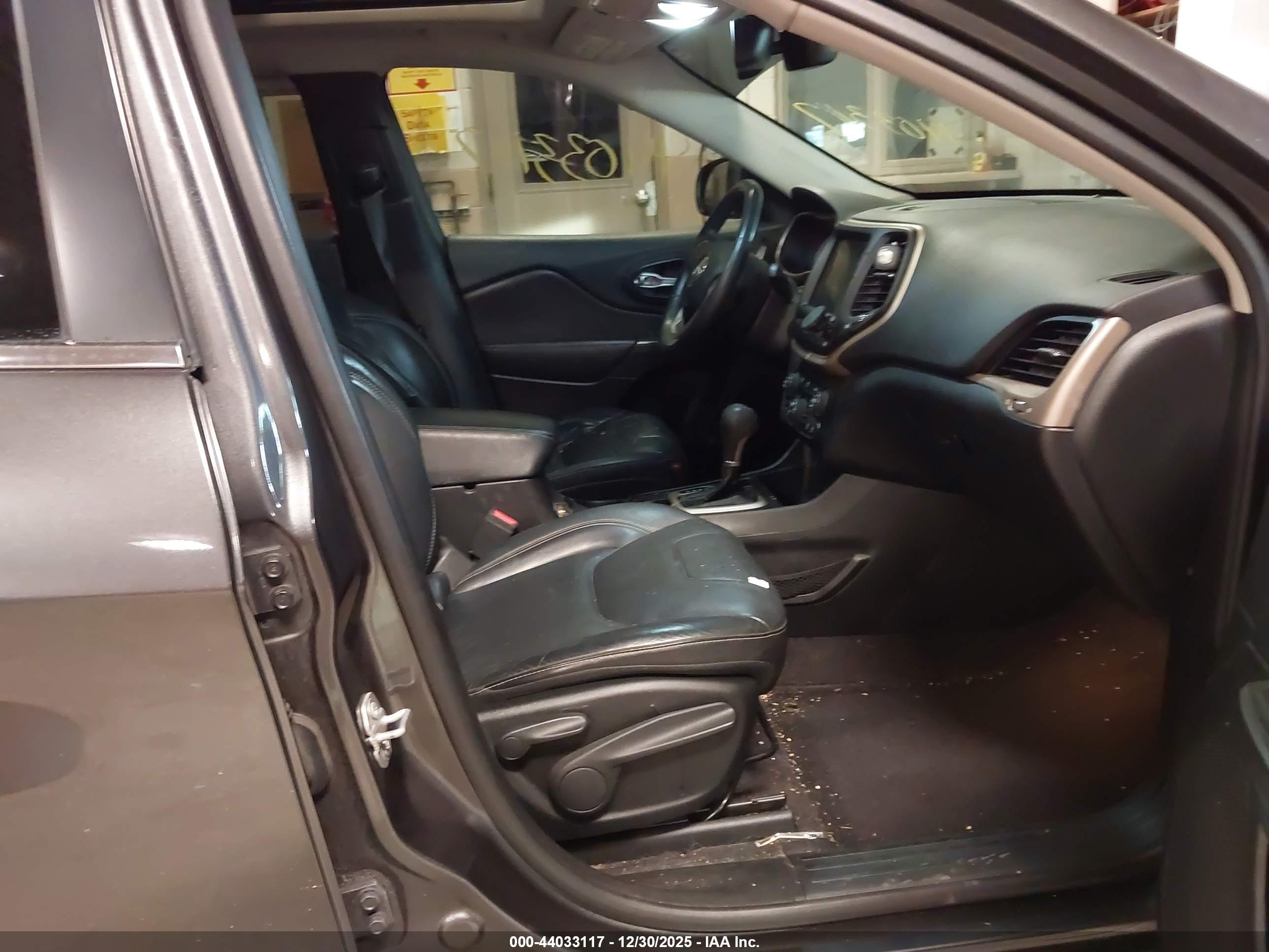 JEEP CHEROKEE image 5