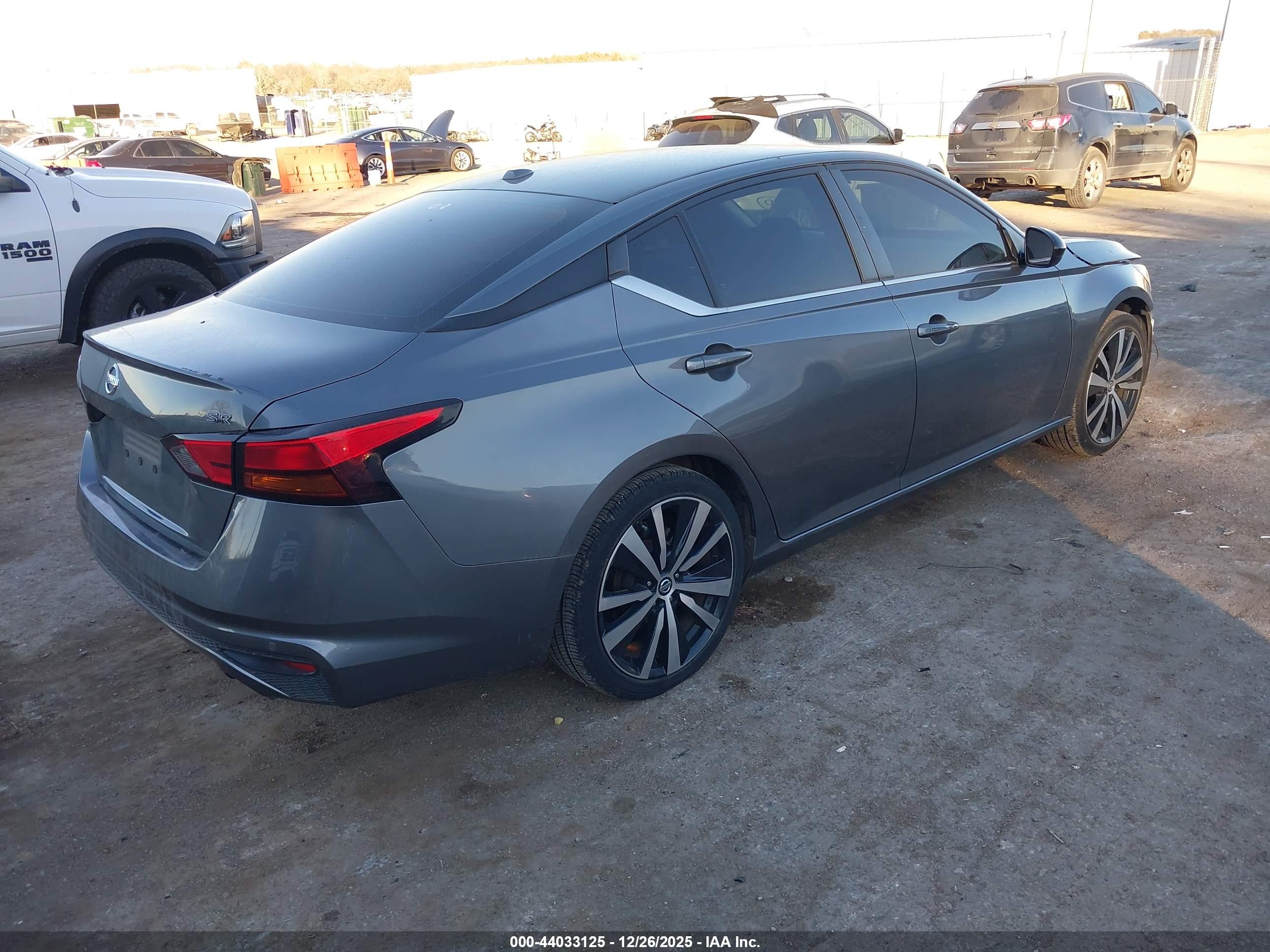 NISSAN ALTIMA image 4
