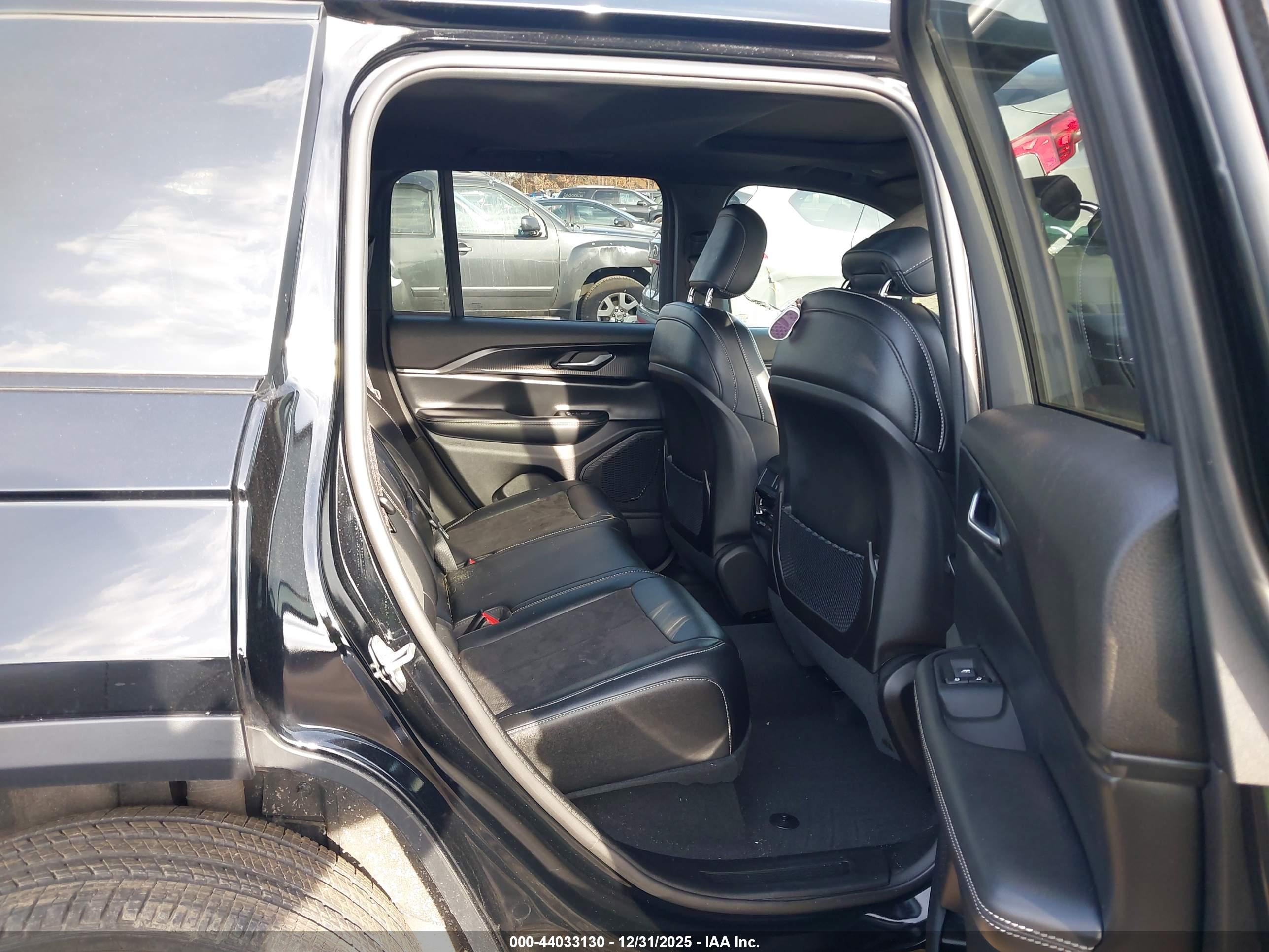 JEEP GRAND image 8