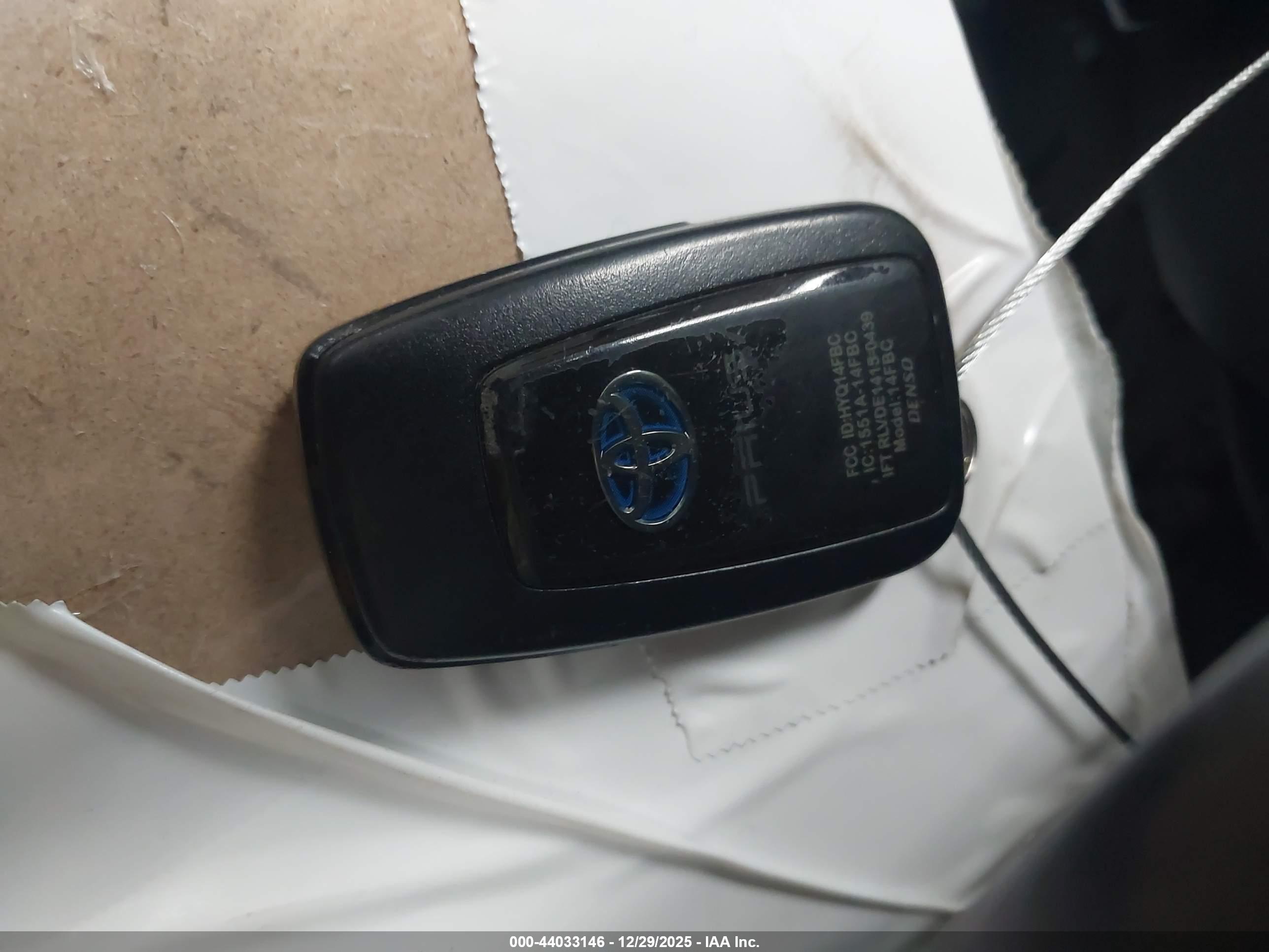TOYOTA PRIUS image 11