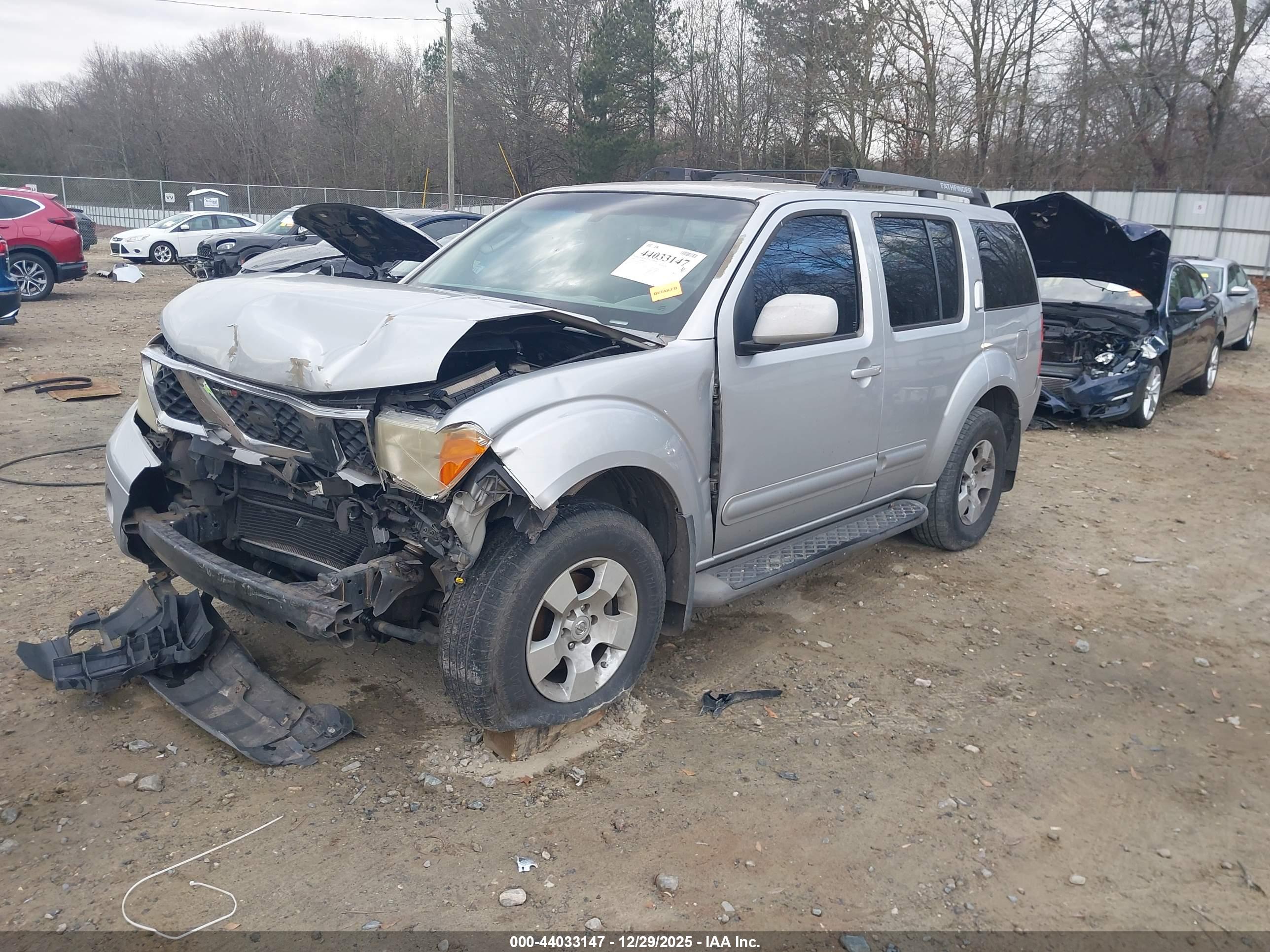 NISSAN PATHFINDER image 2
