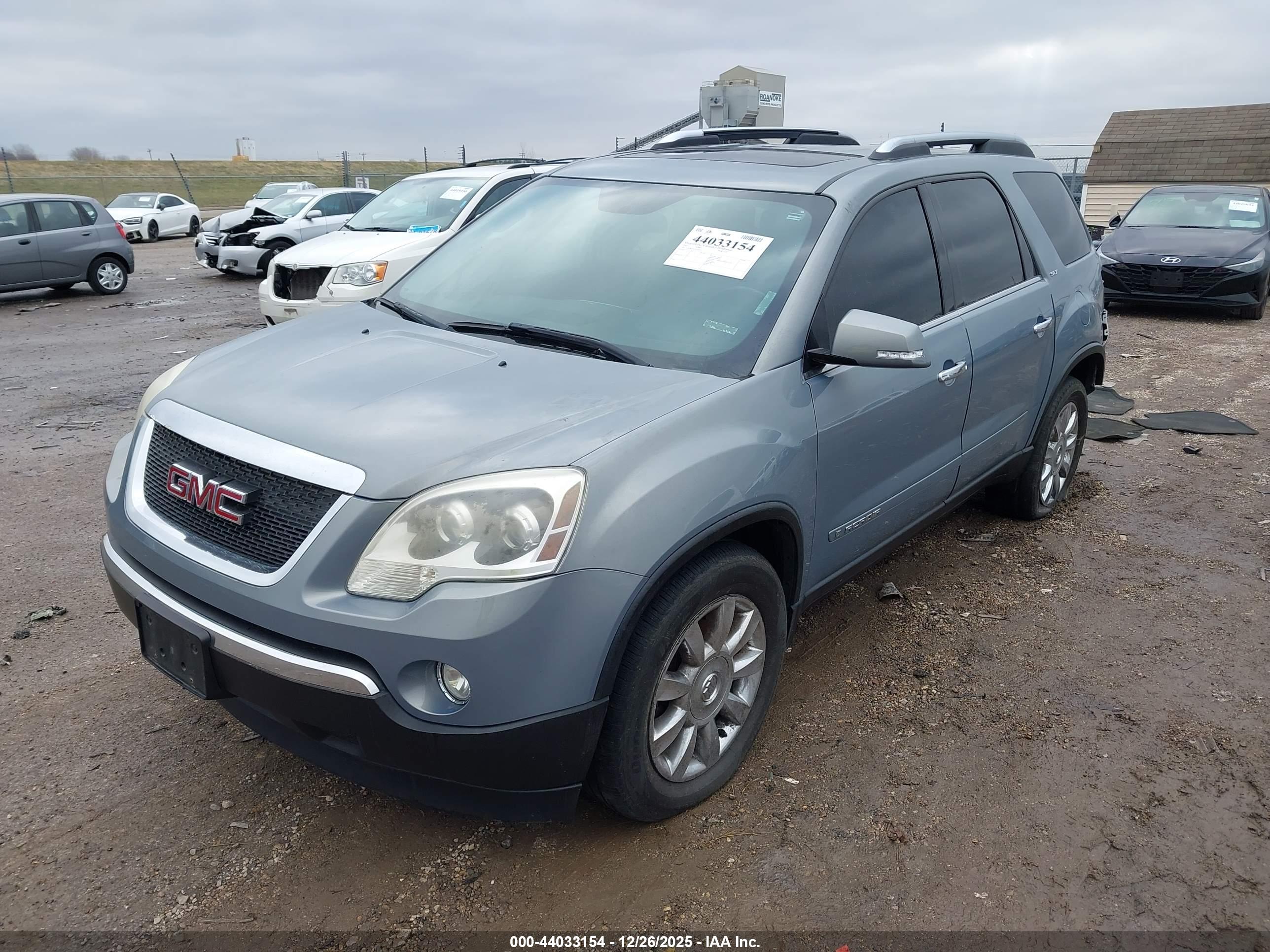 GMC ACADIA image 2