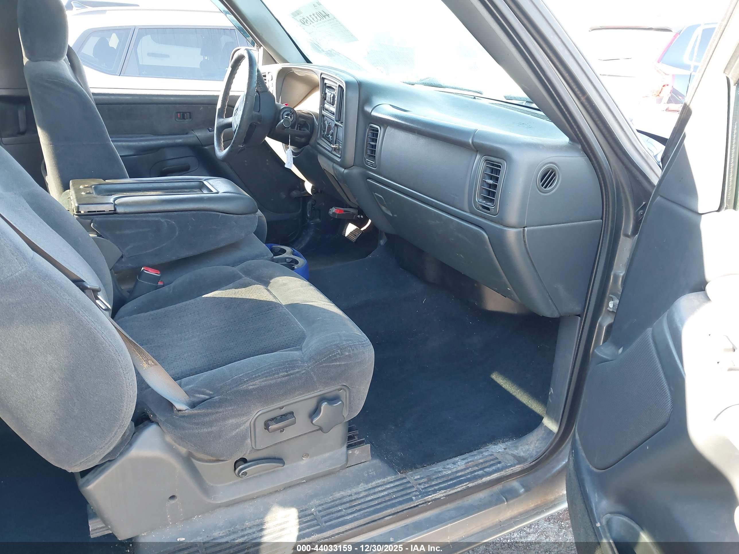 CHEVROLET SILVERADO image 5