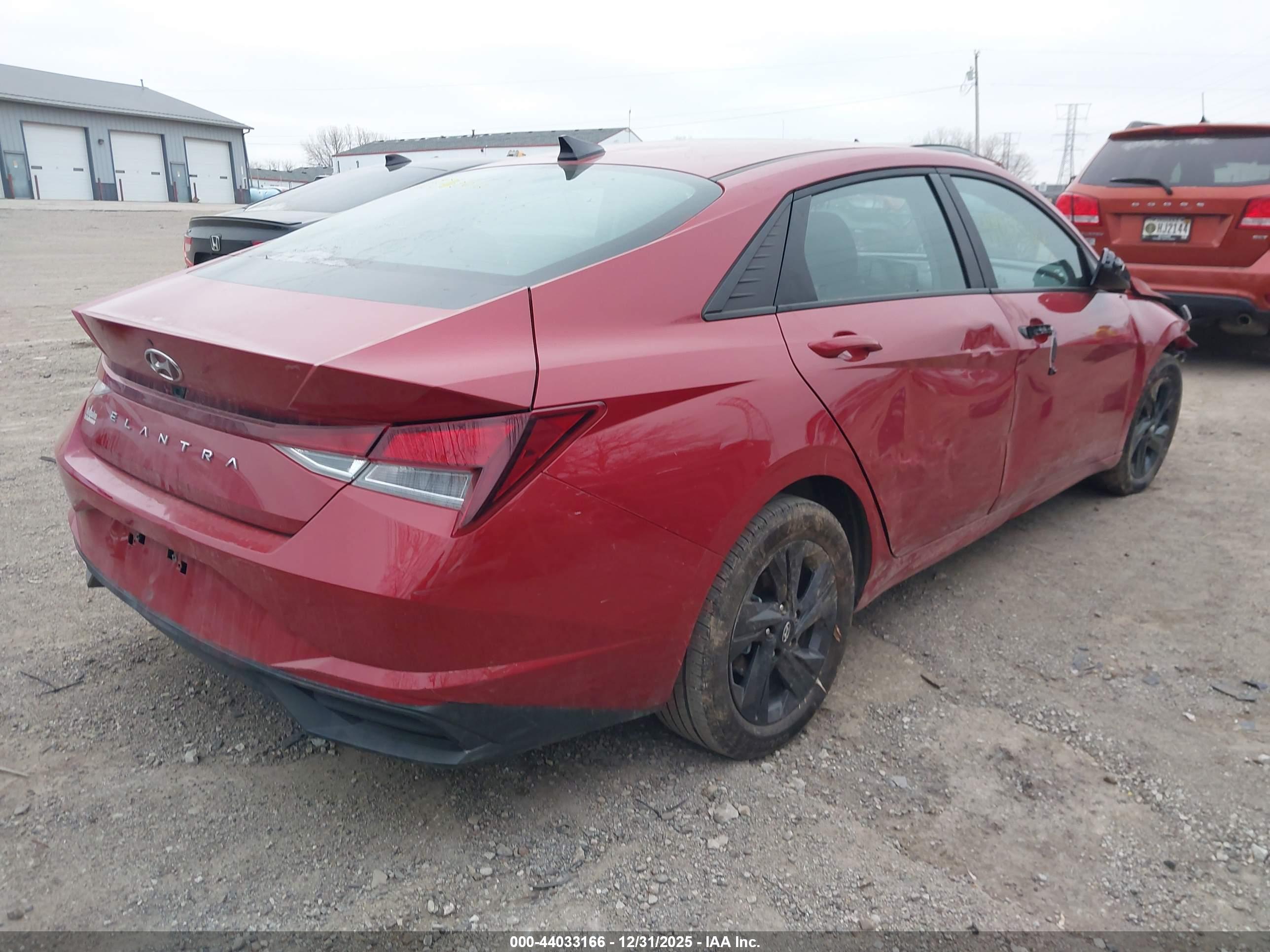 HYUNDAI ELANTRA image 4