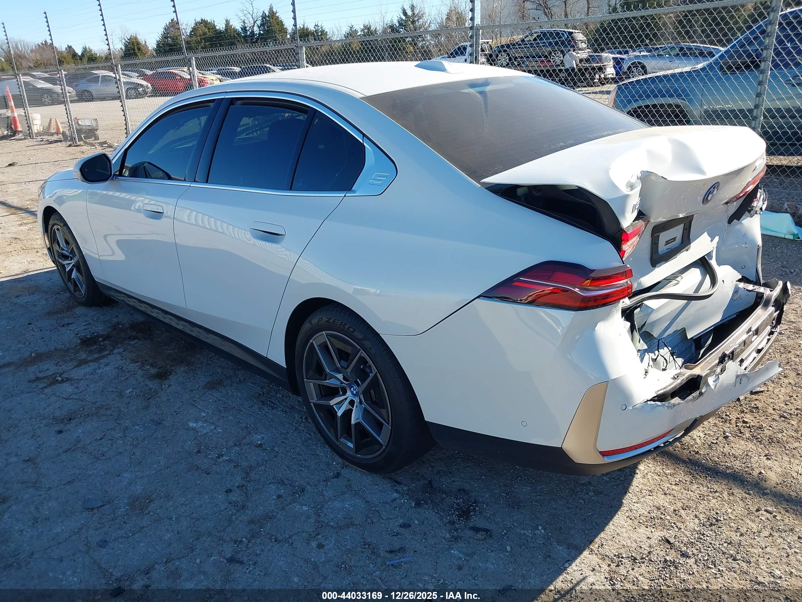 BMW I5 image 3