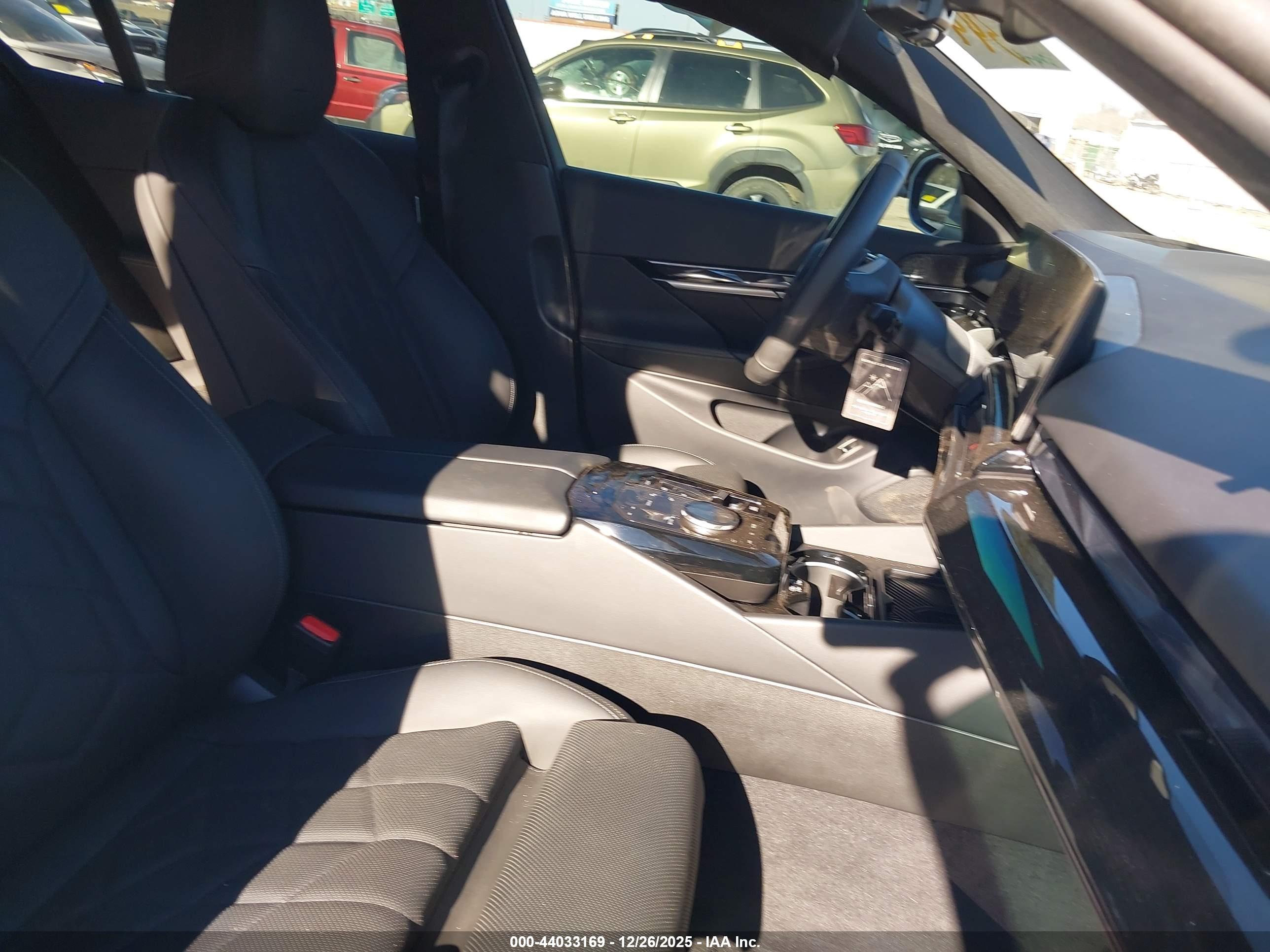 BMW I5 image 5