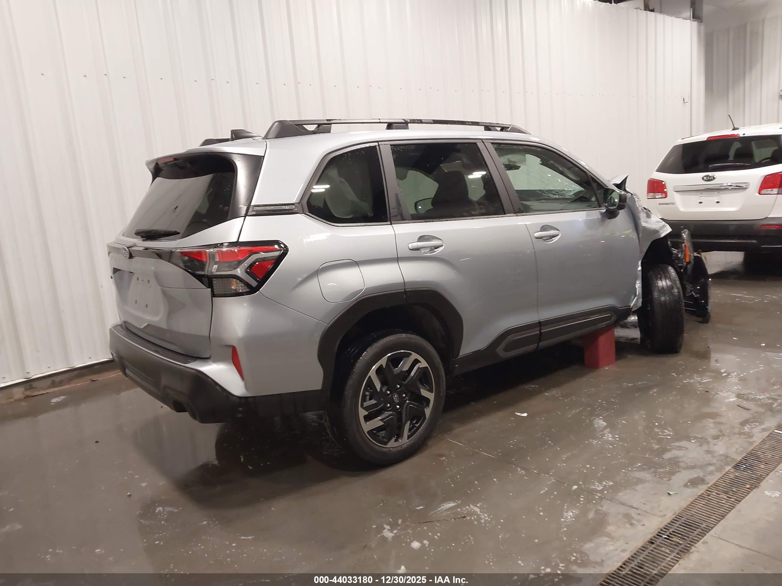 SUBARU FORESTER image 4
