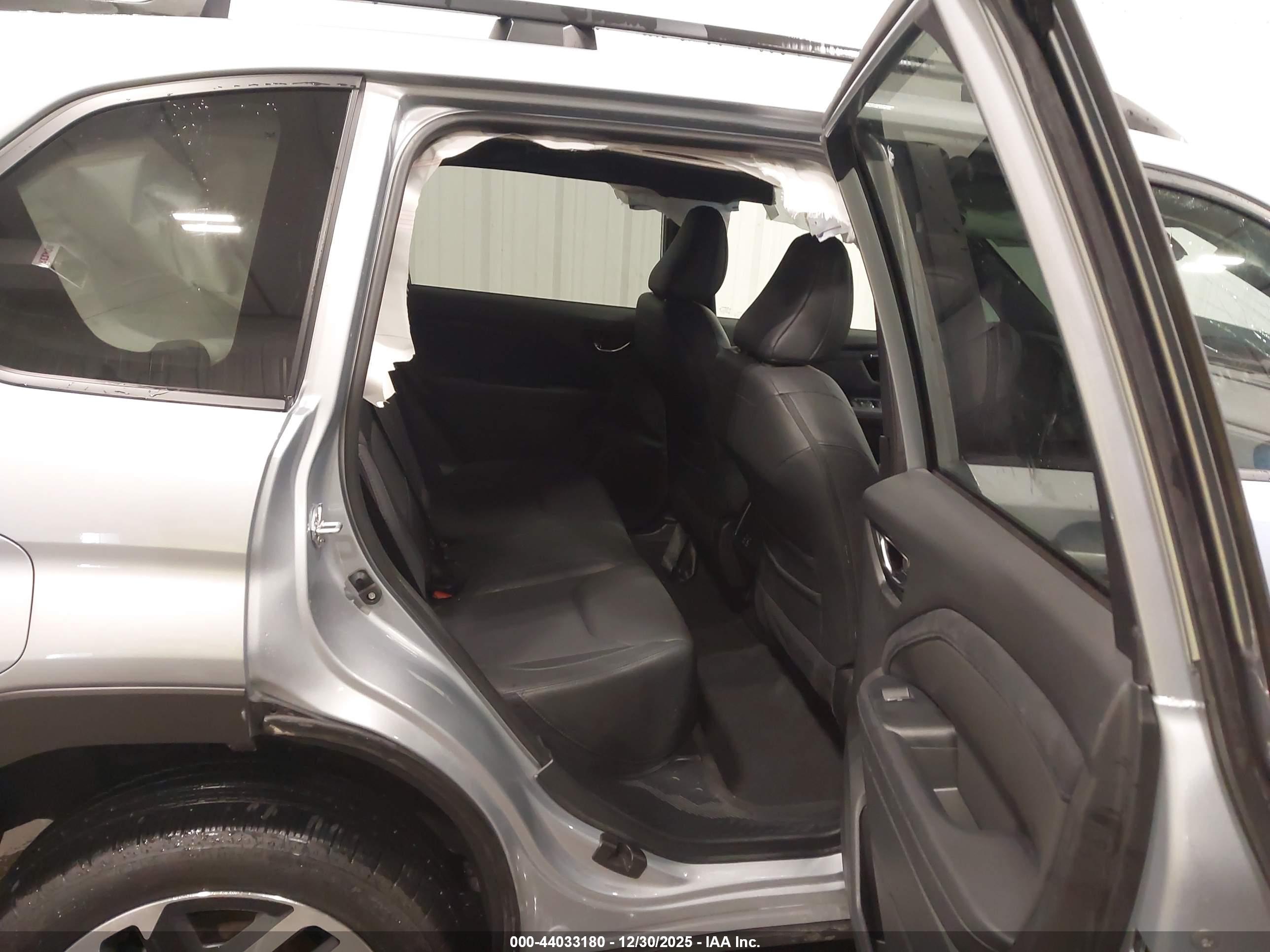 SUBARU FORESTER image 8