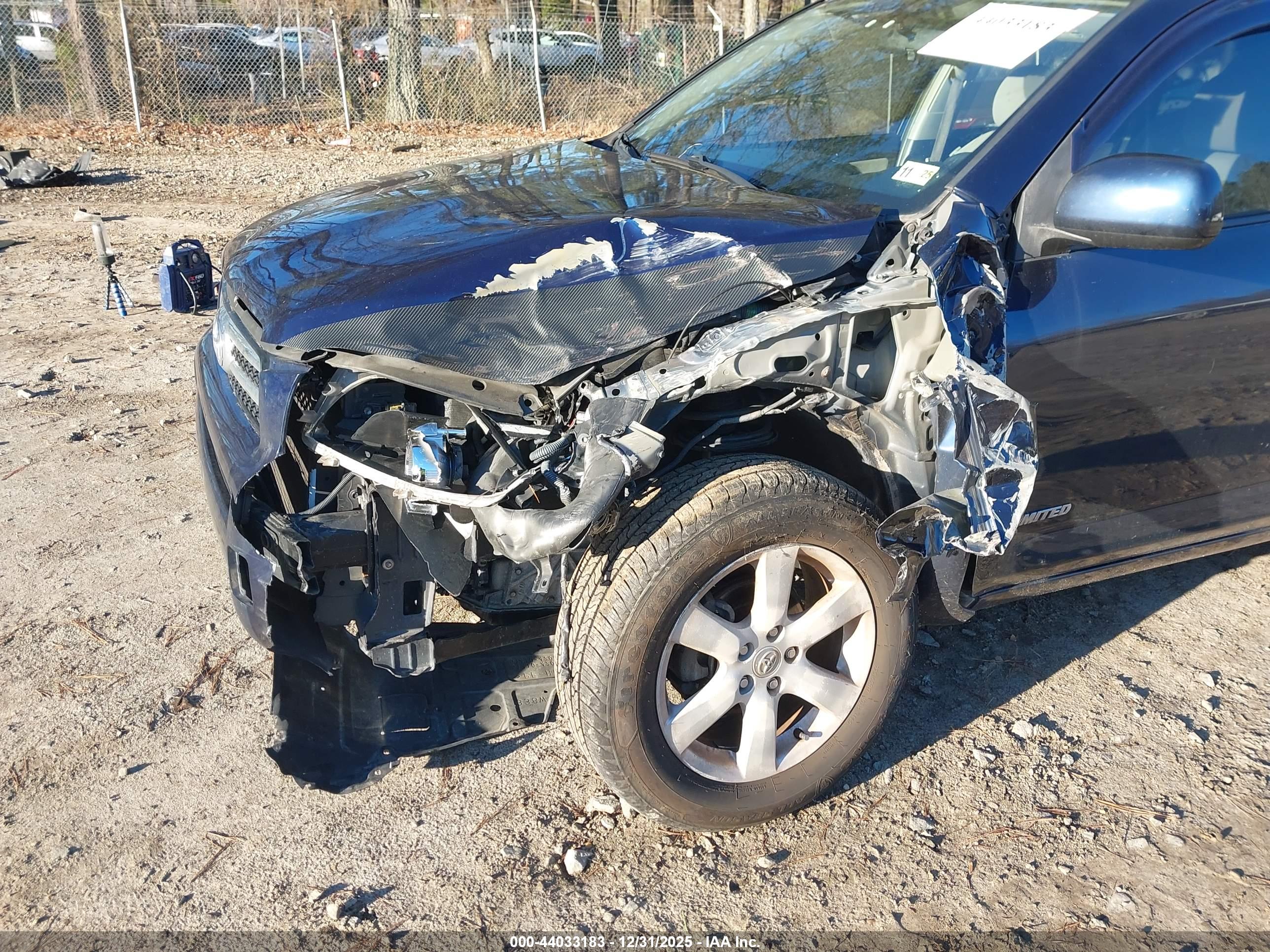 TOYOTA RAV4 image 6