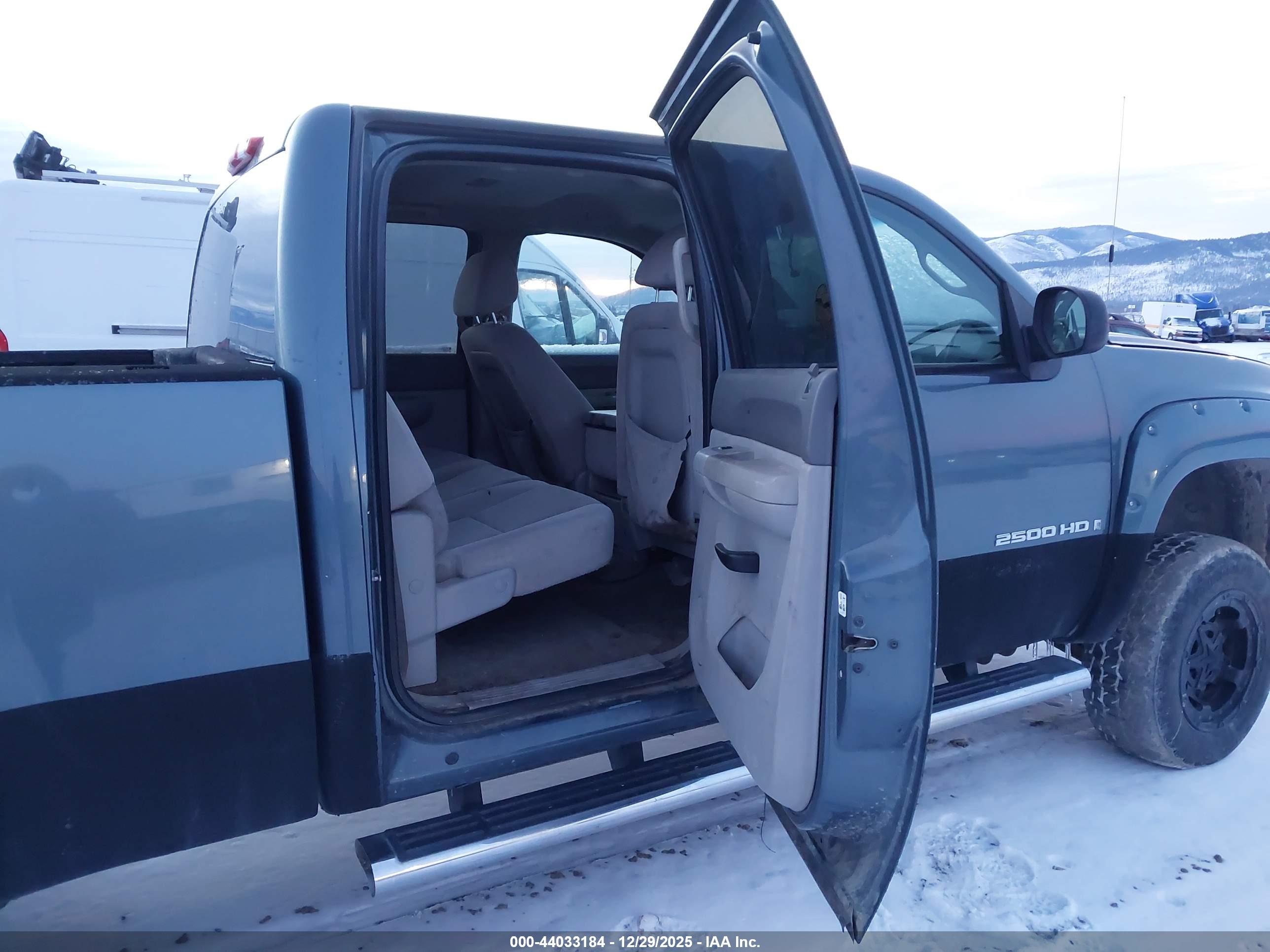 GMC SIERRA image 8