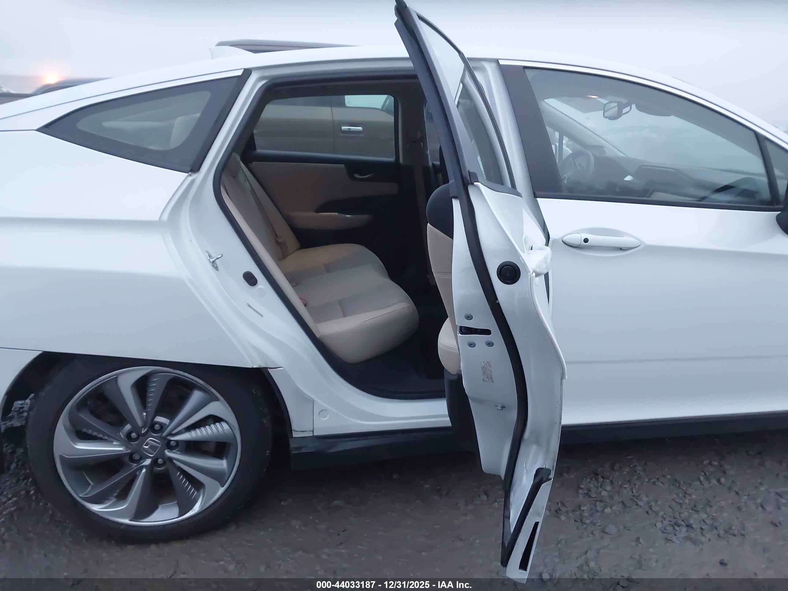 HONDA CLARITY image 8