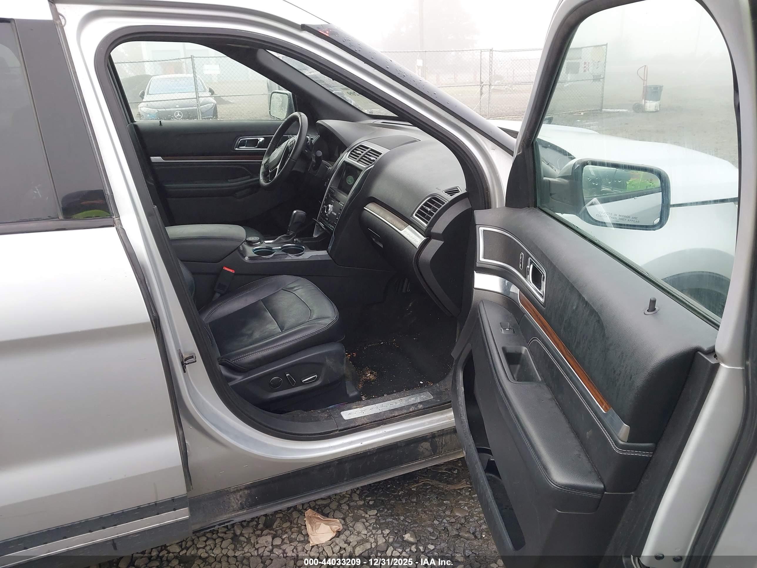 FORD EXPLORER image 5