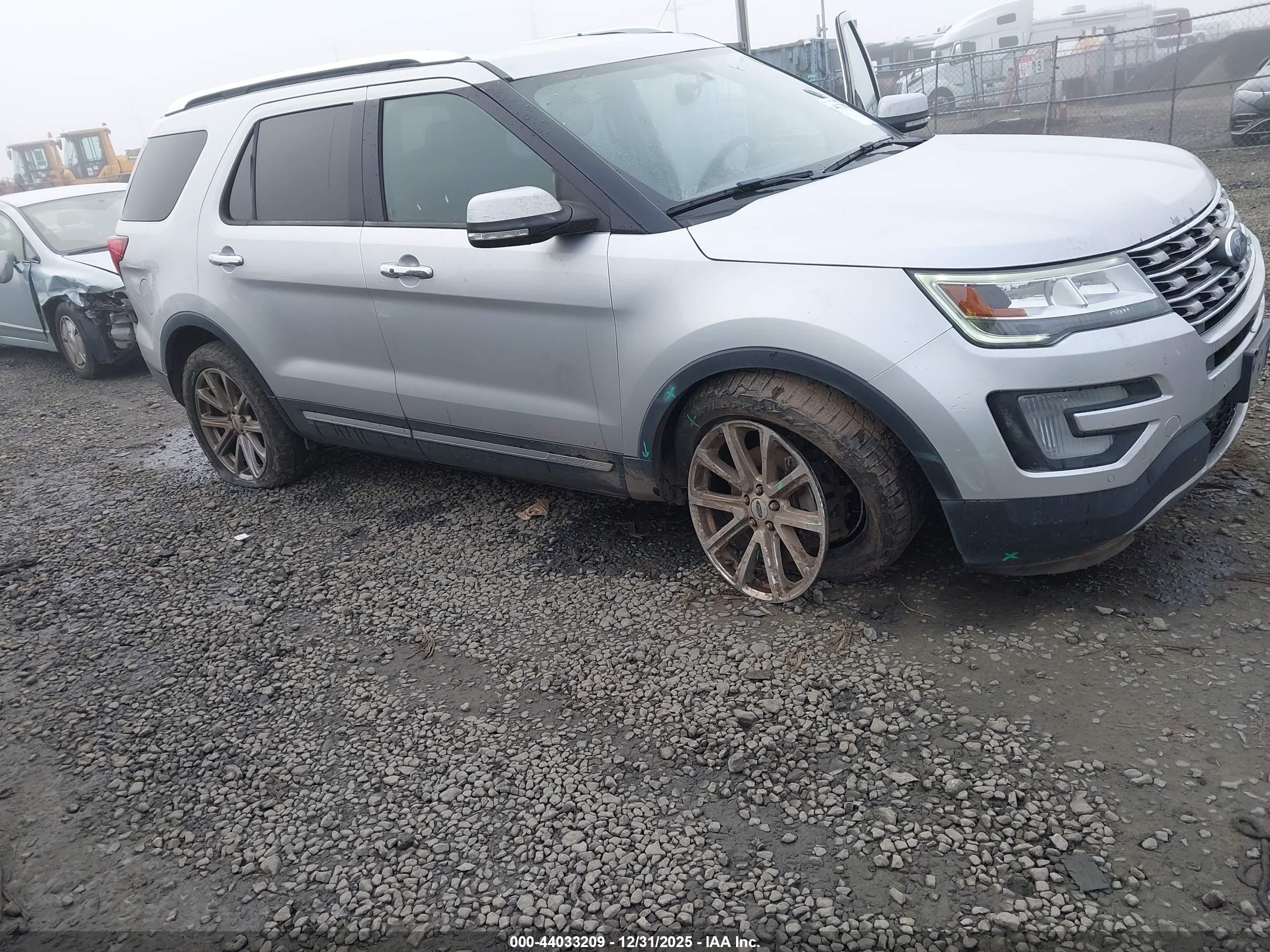 FORD EXPLORER image 6
