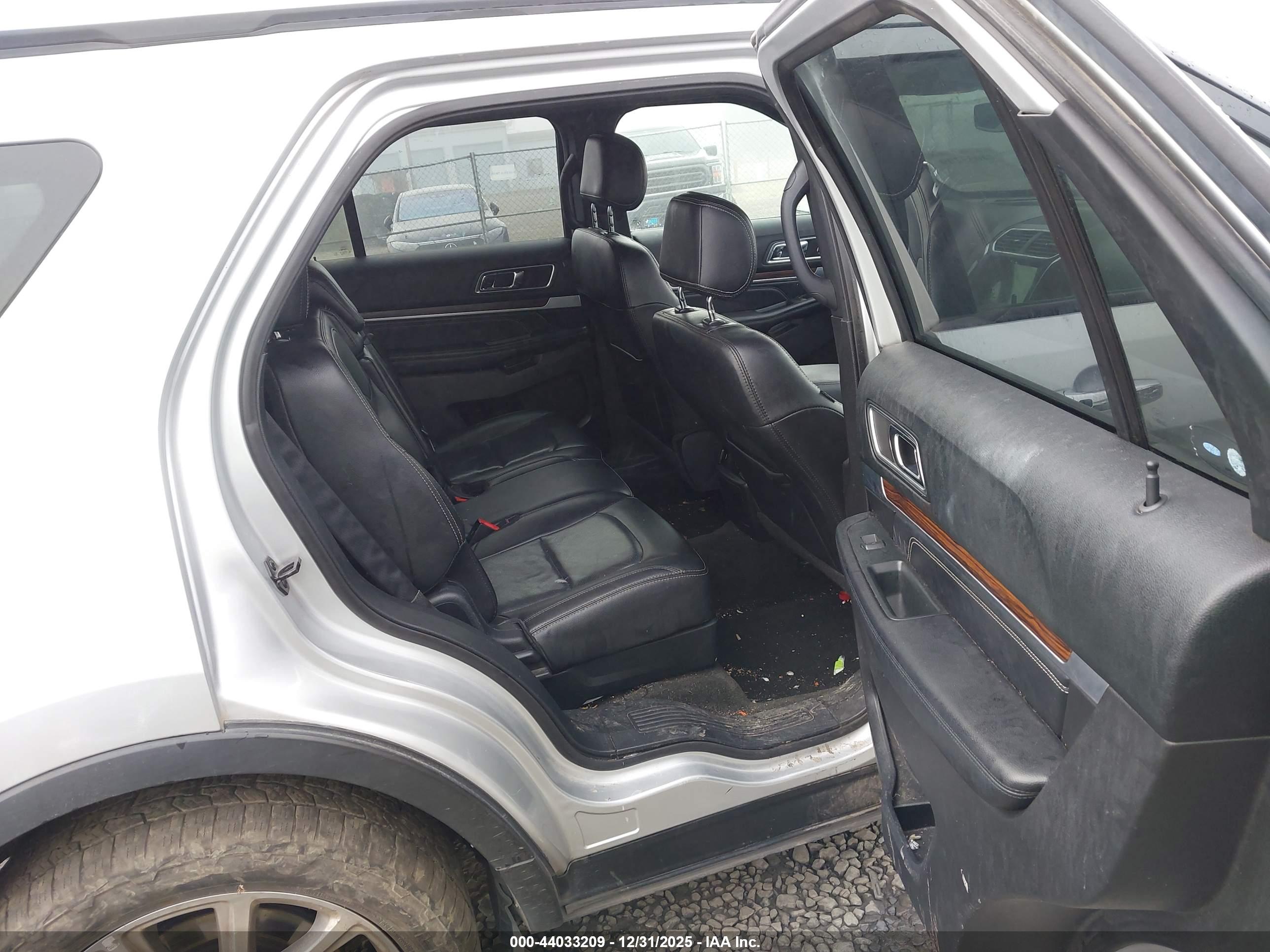 FORD EXPLORER image 8