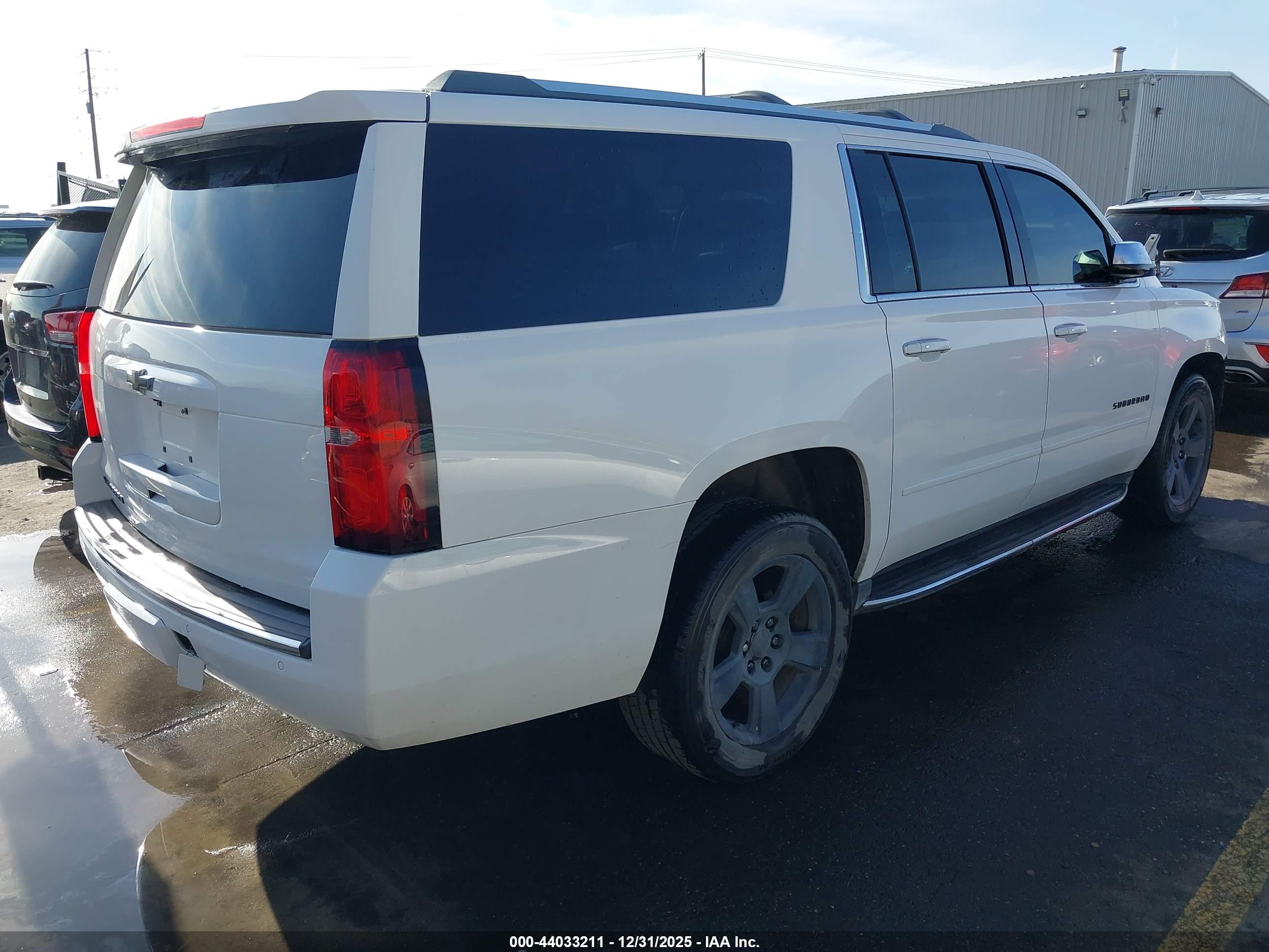 CHEVROLET SUBURBAN image 4