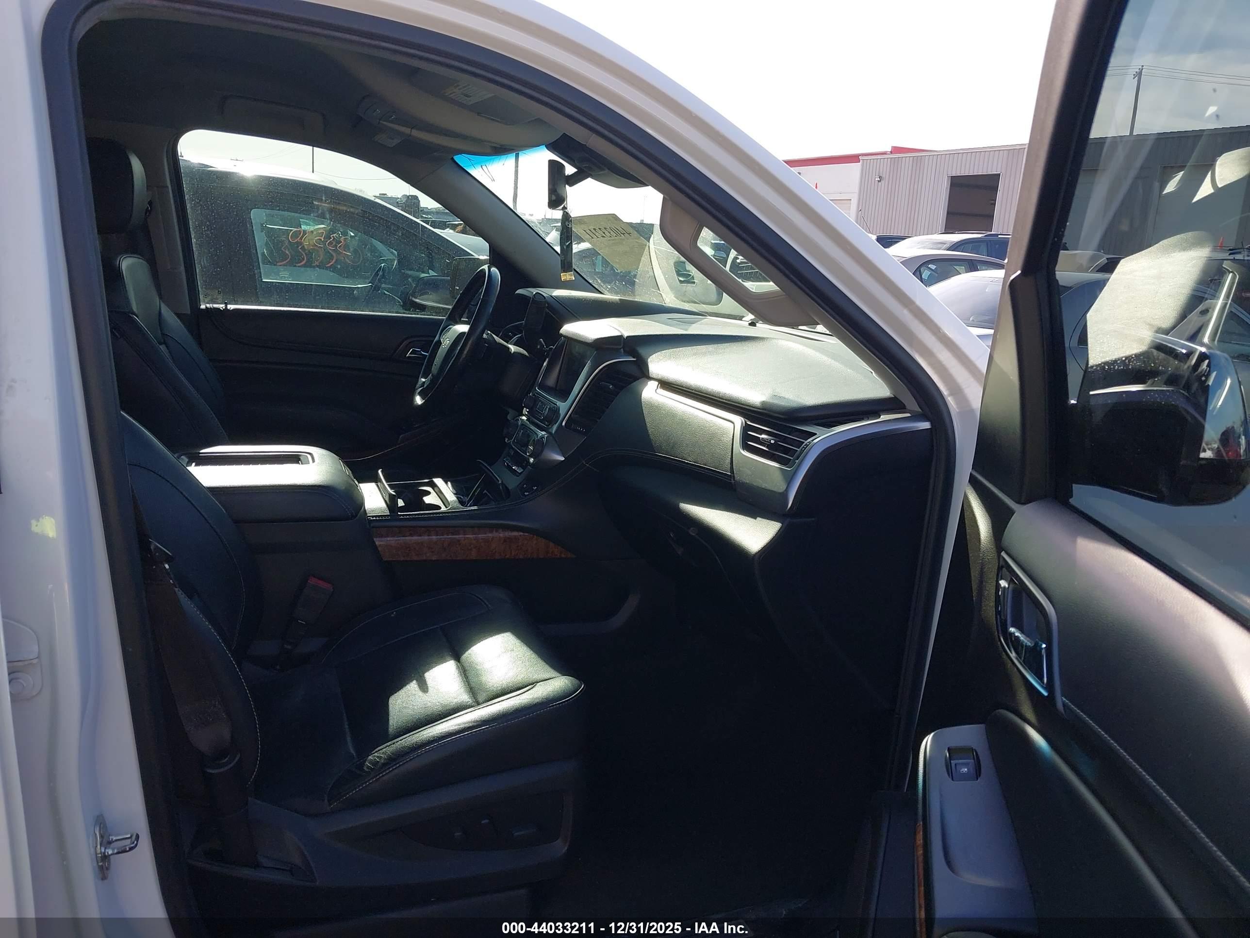 CHEVROLET SUBURBAN image 5