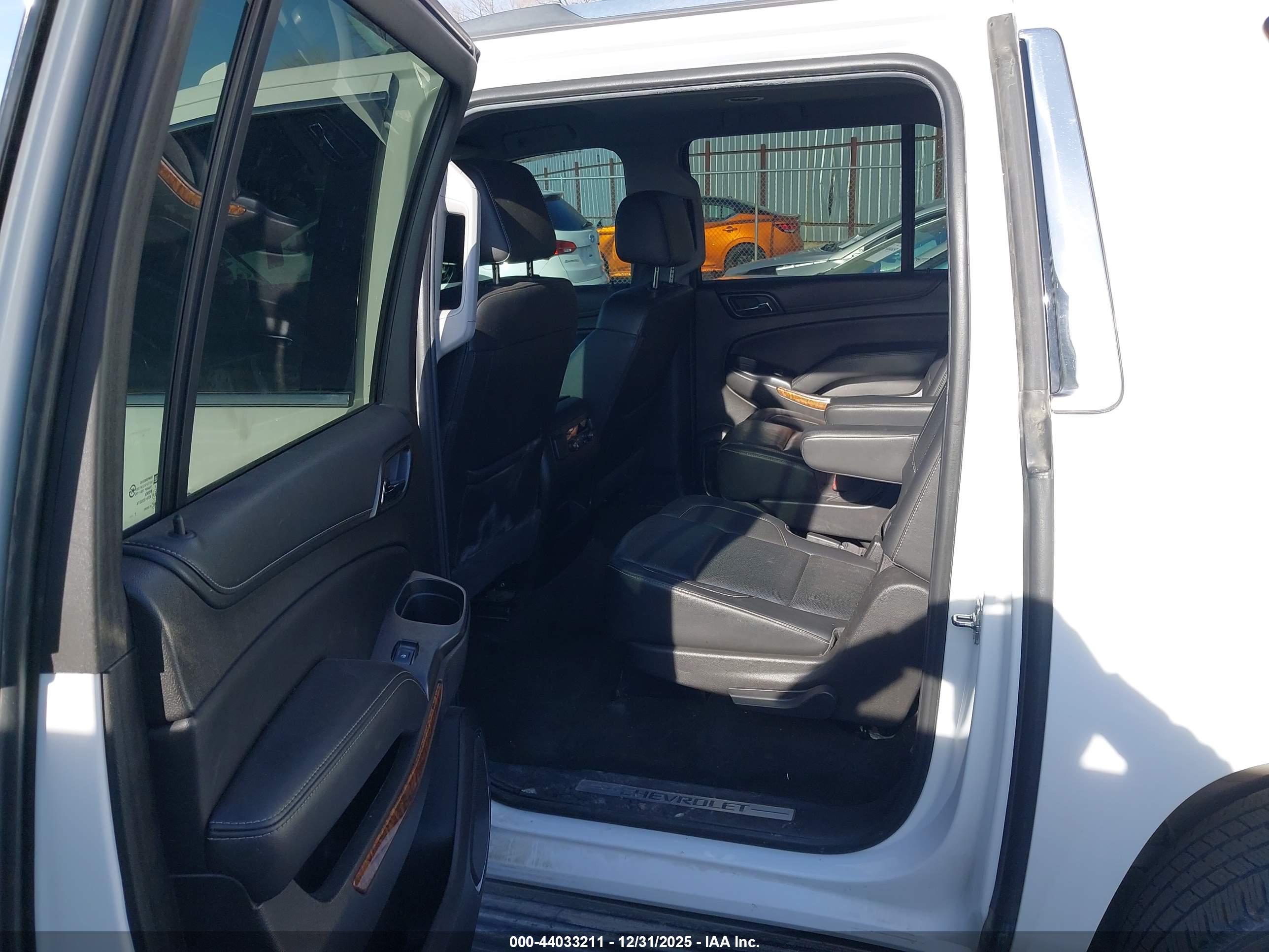 CHEVROLET SUBURBAN image 8