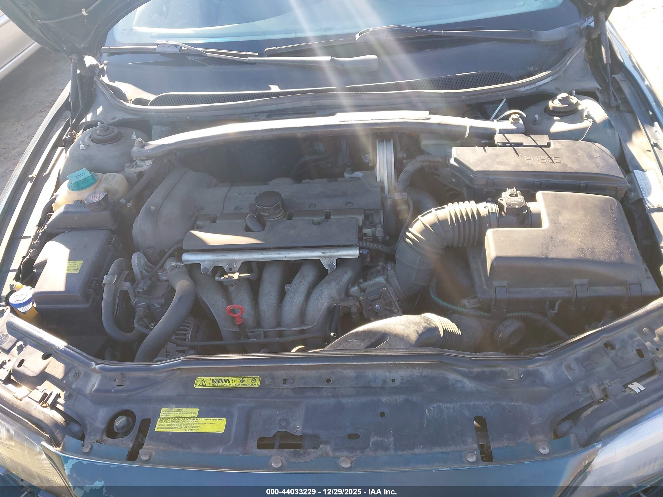 VOLVO V70 image 10