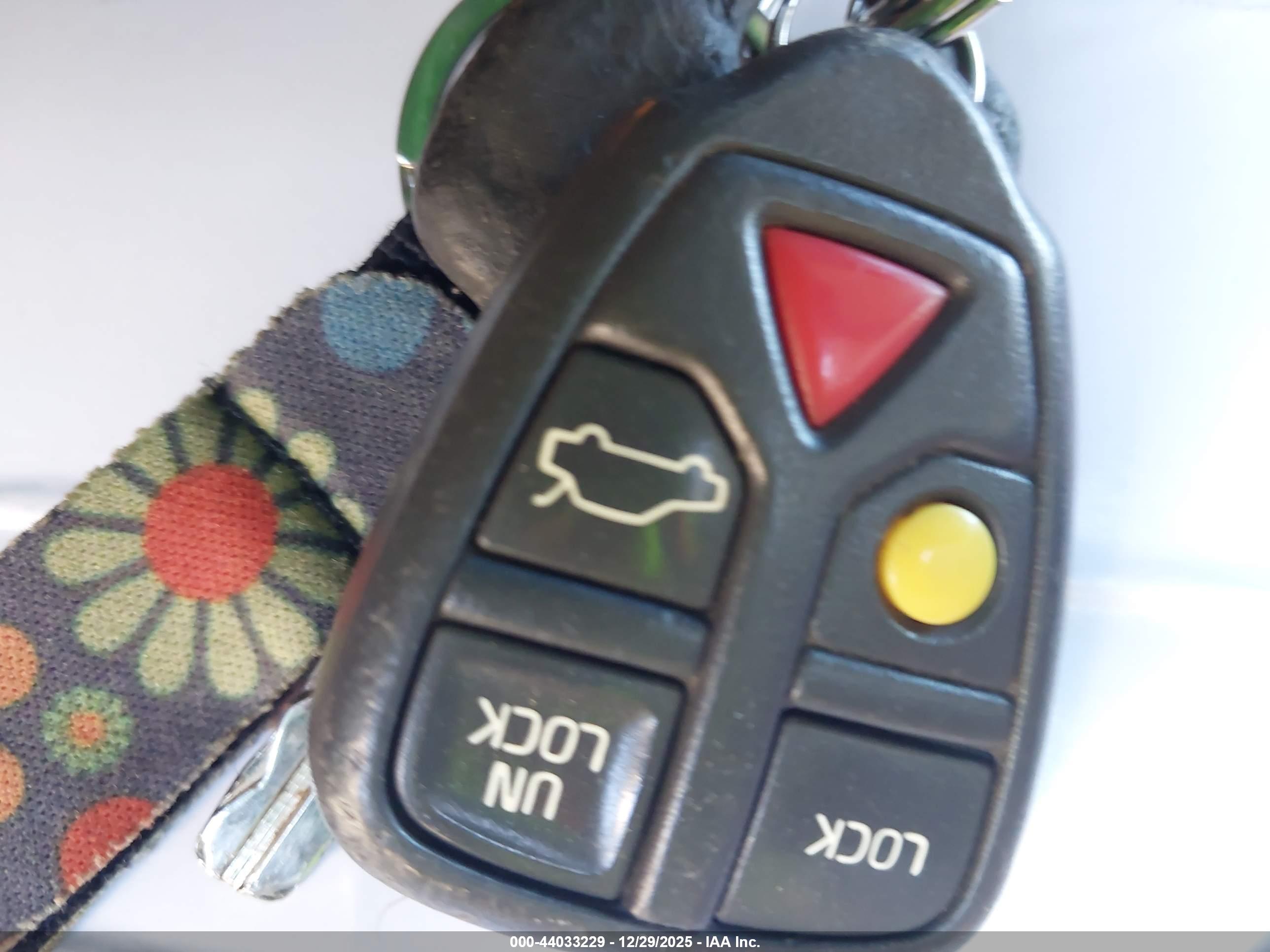 VOLVO V70 image 11