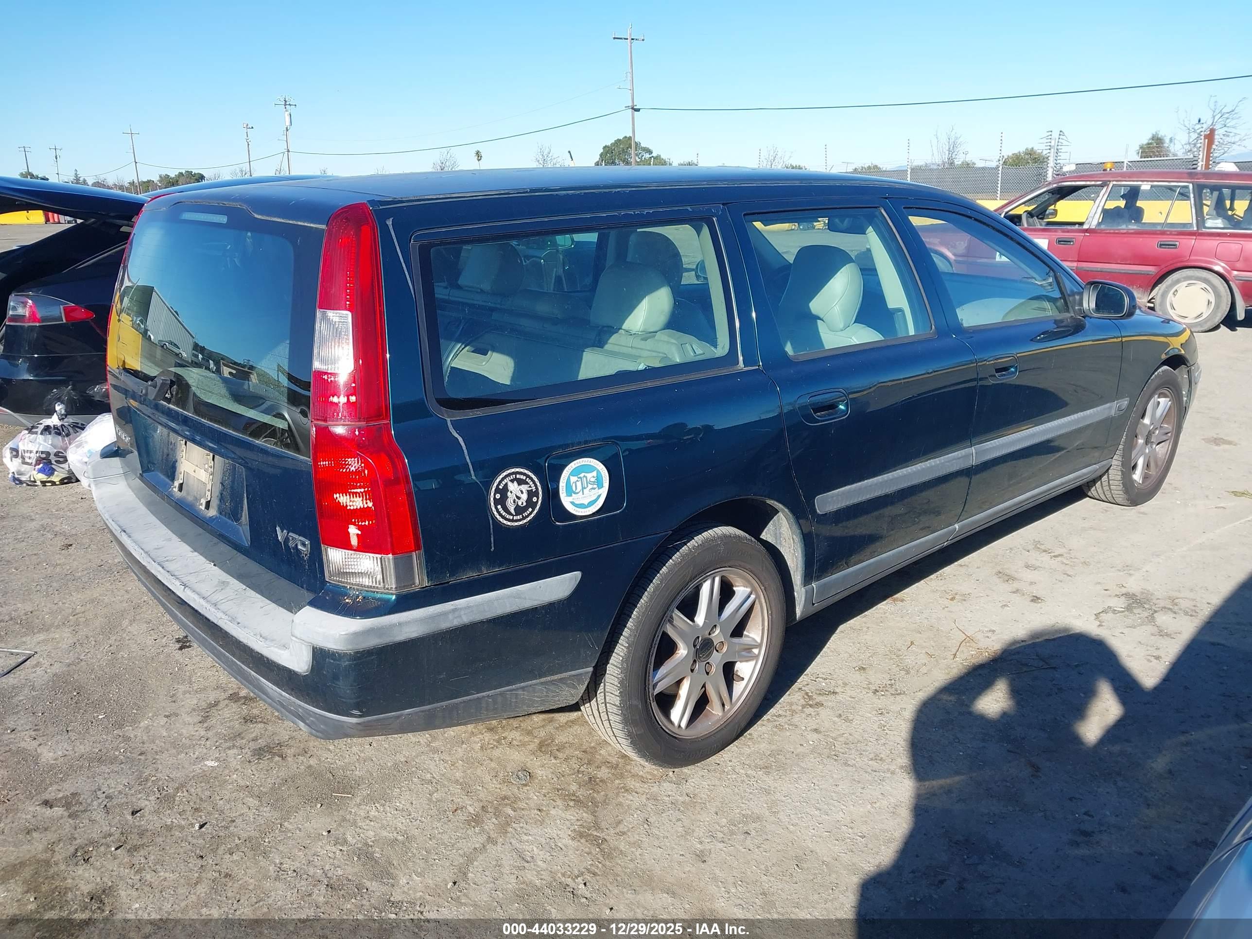 VOLVO V70 image 4