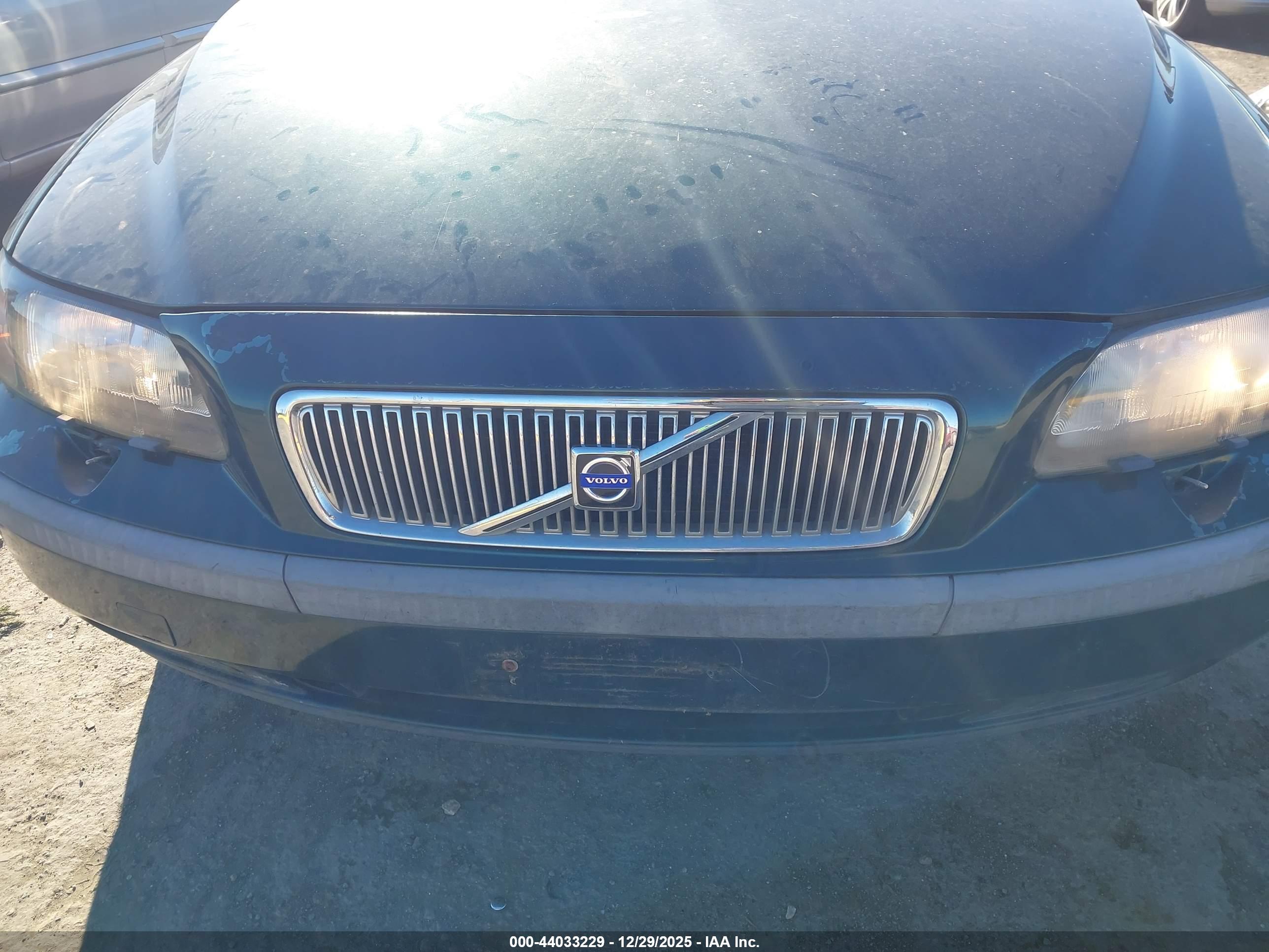 VOLVO V70 image 6