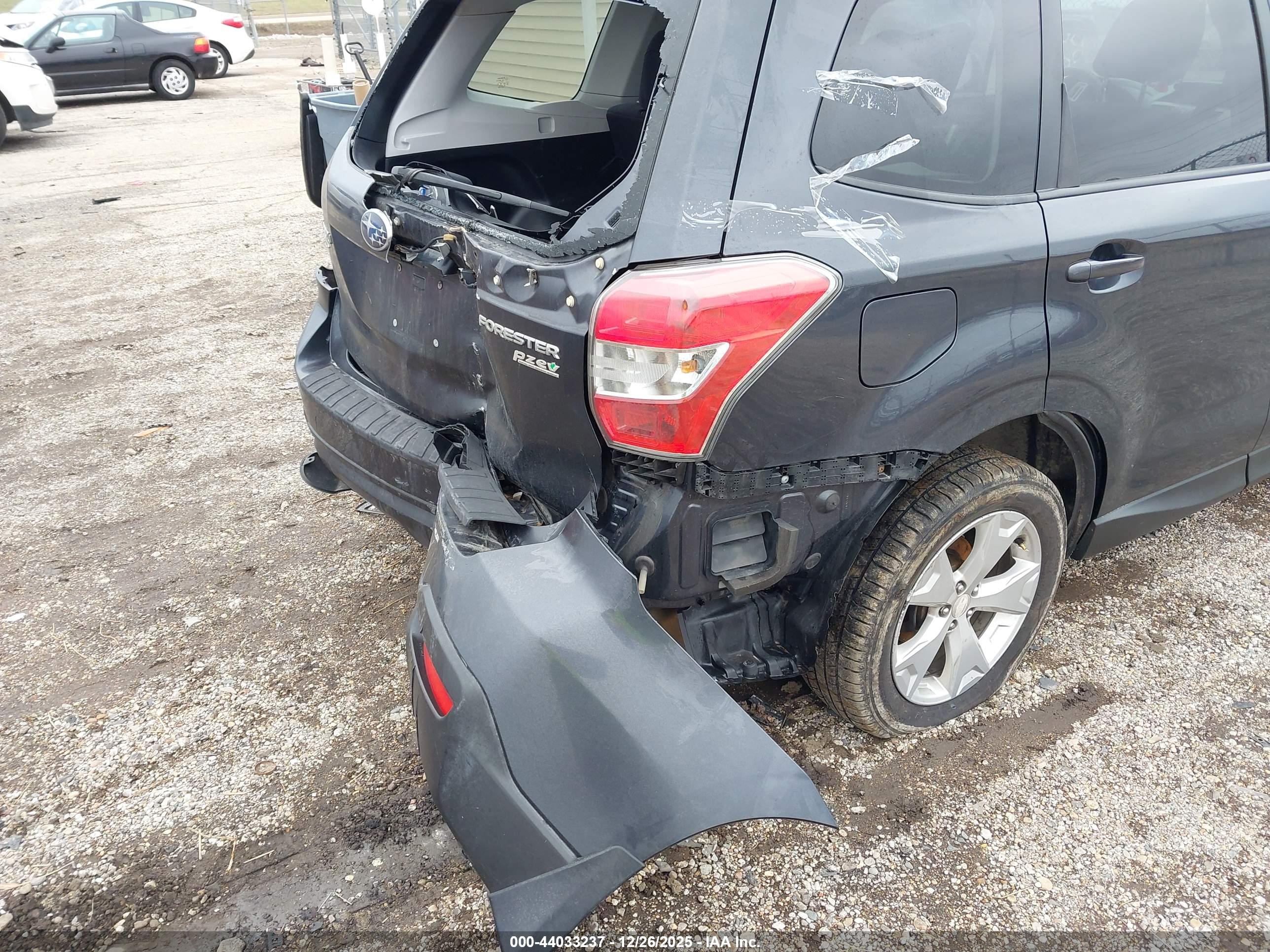 SUBARU FORESTER image 6