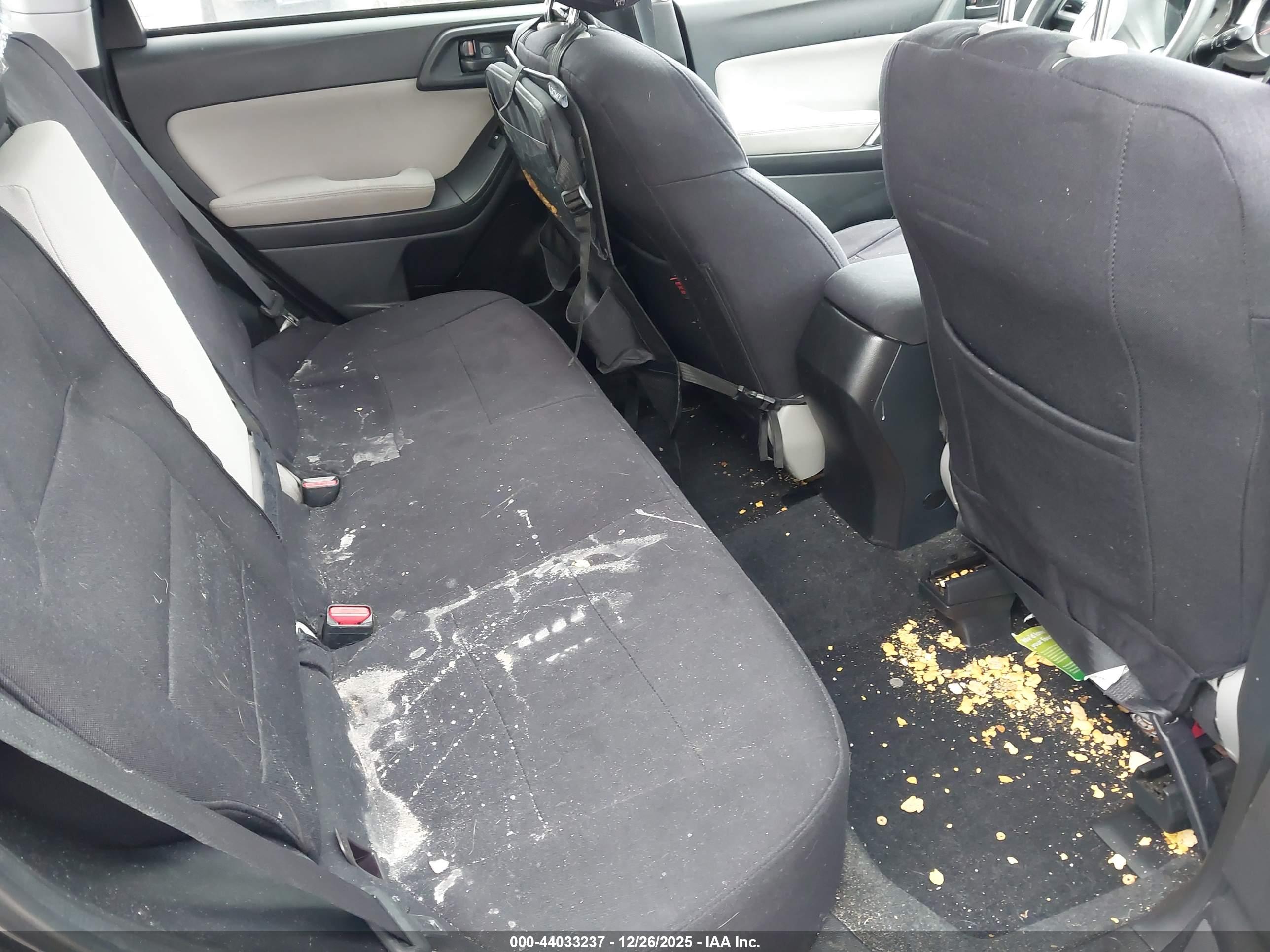 SUBARU FORESTER image 8
