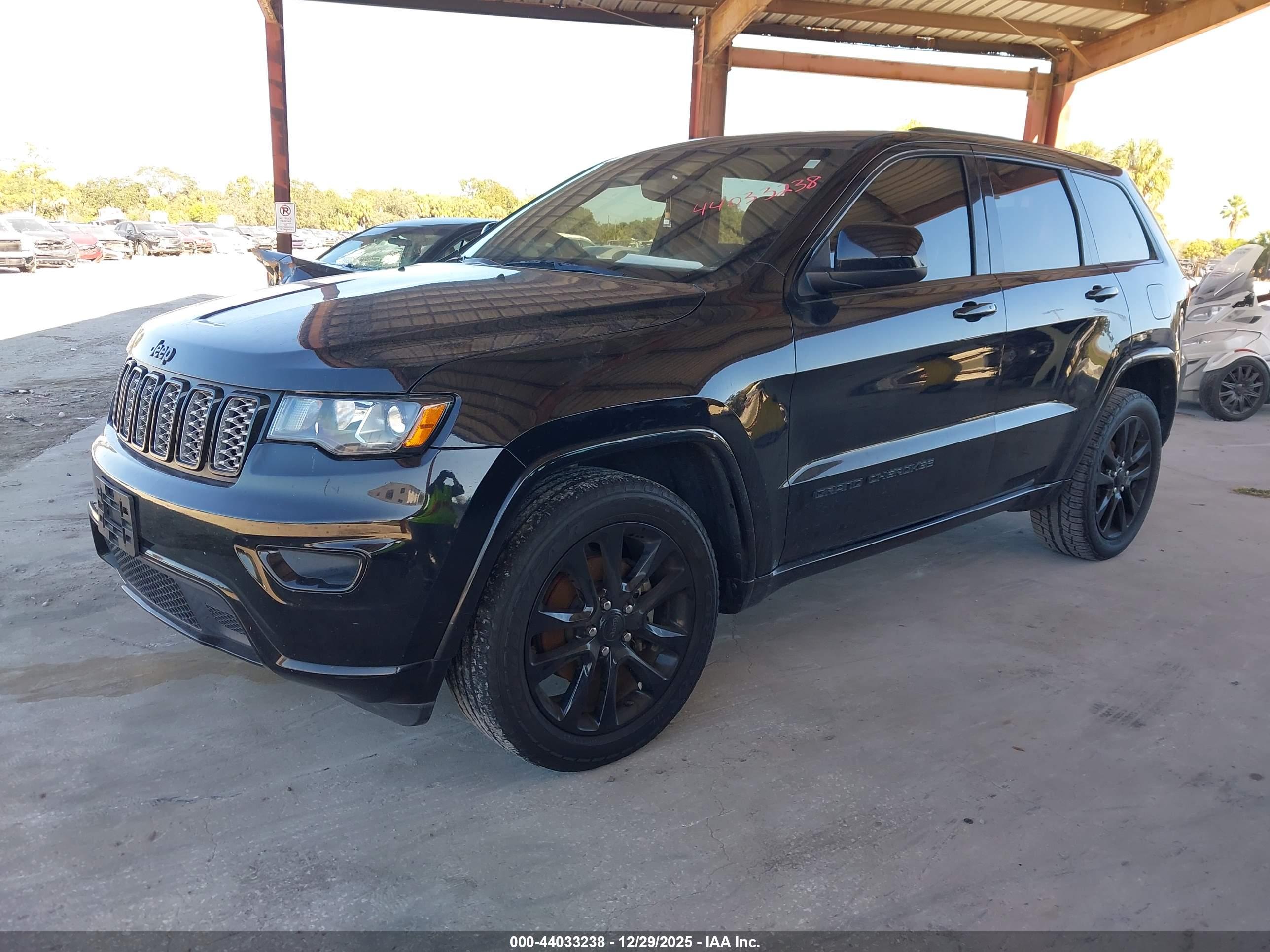 JEEP GRAND image 2