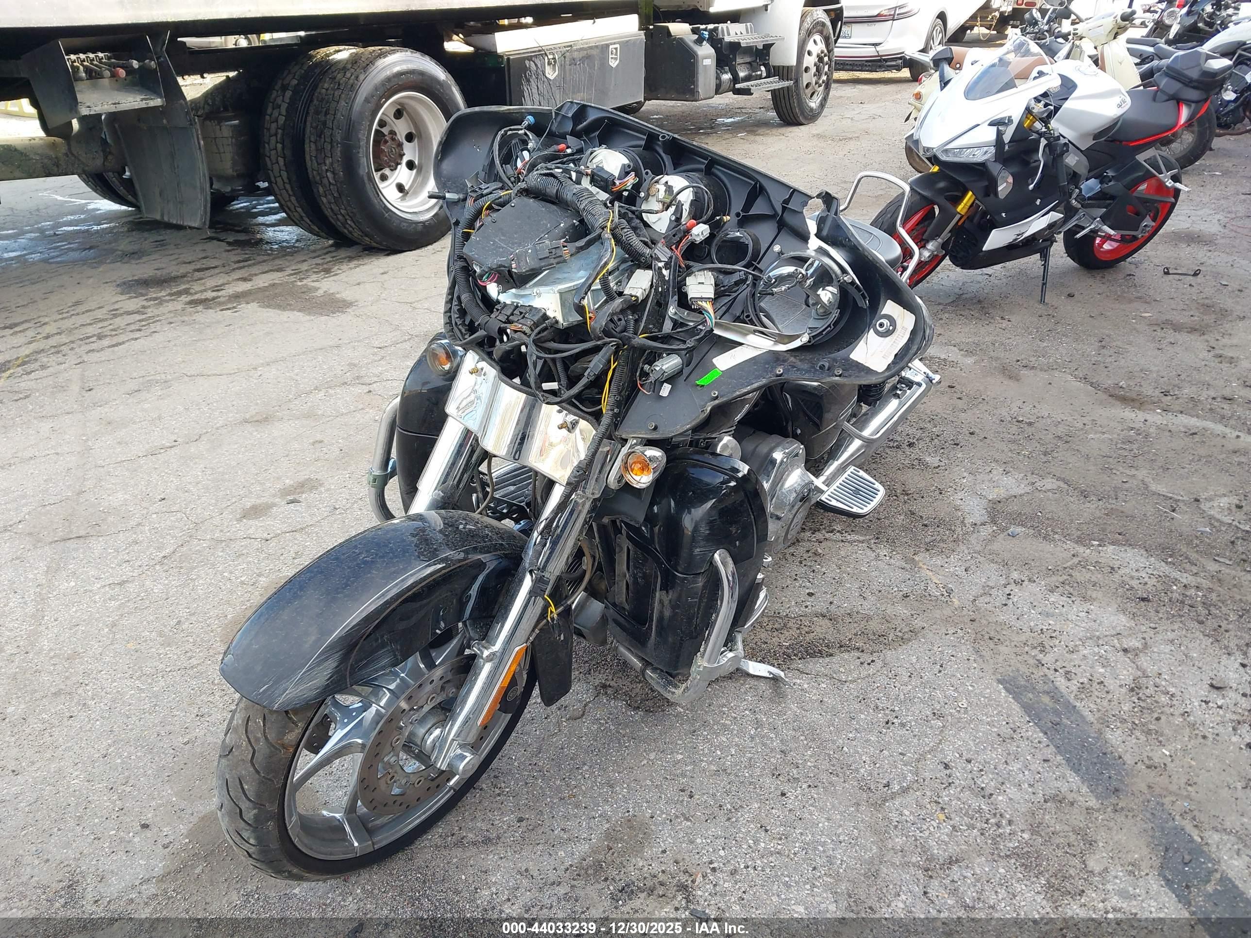 HARLEY-DAVIDSON FLHXSE3 image 2